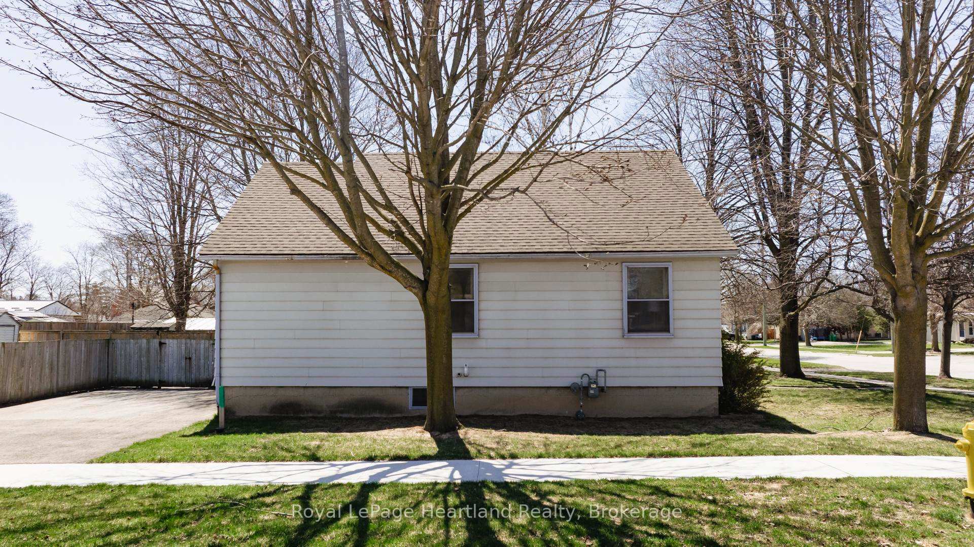 Photo 27 of 136 Cambria Road N, Goderich, Goderich (Town) — HOMEH