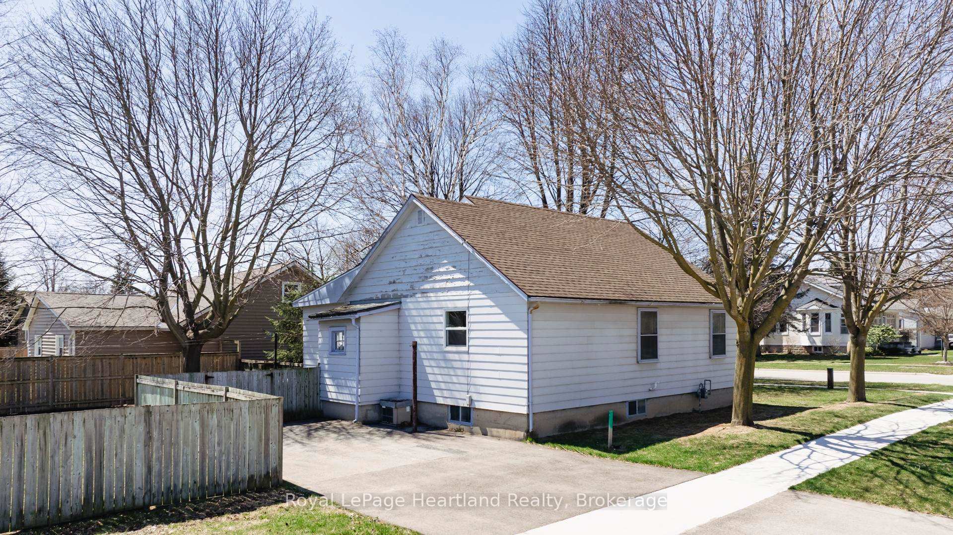 Photo 28 of 136 Cambria Road N, Goderich, Goderich (Town) — HOMEH