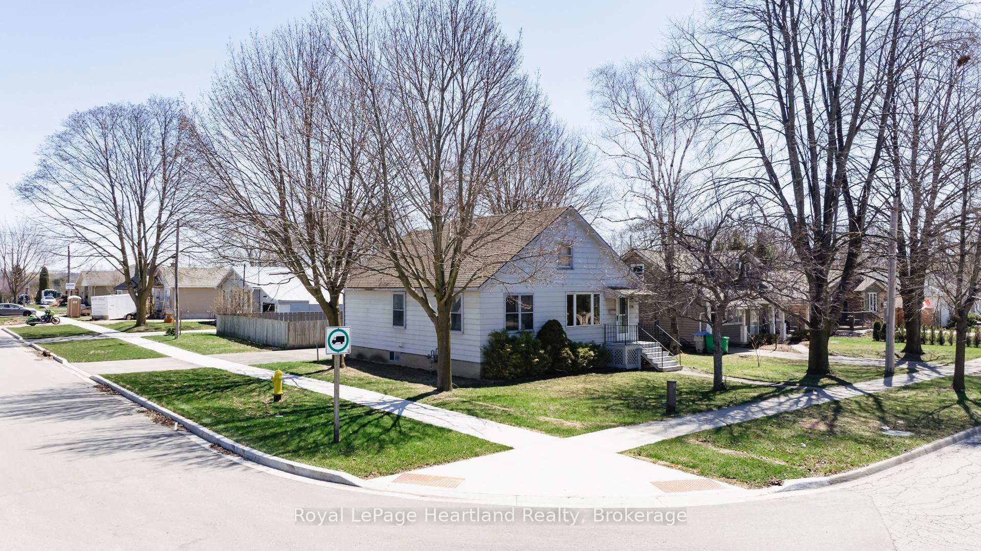 Photo 30 of 136 Cambria Road N, Goderich, Goderich (Town) — HOMEH