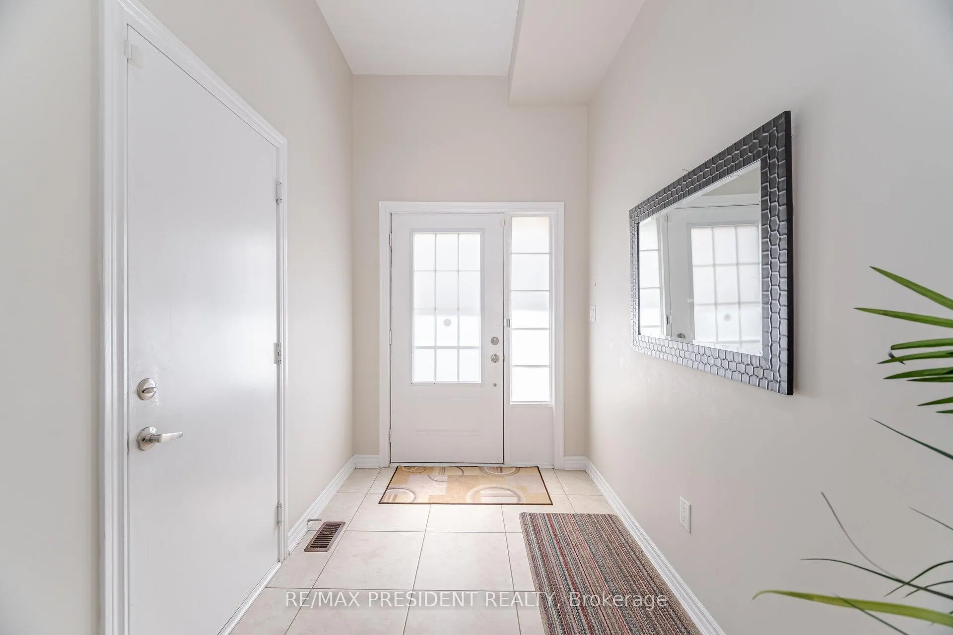 Photo 3 of 2530 Countryside Drive, Brampton, Sandringham-Wellington North — HOMEH