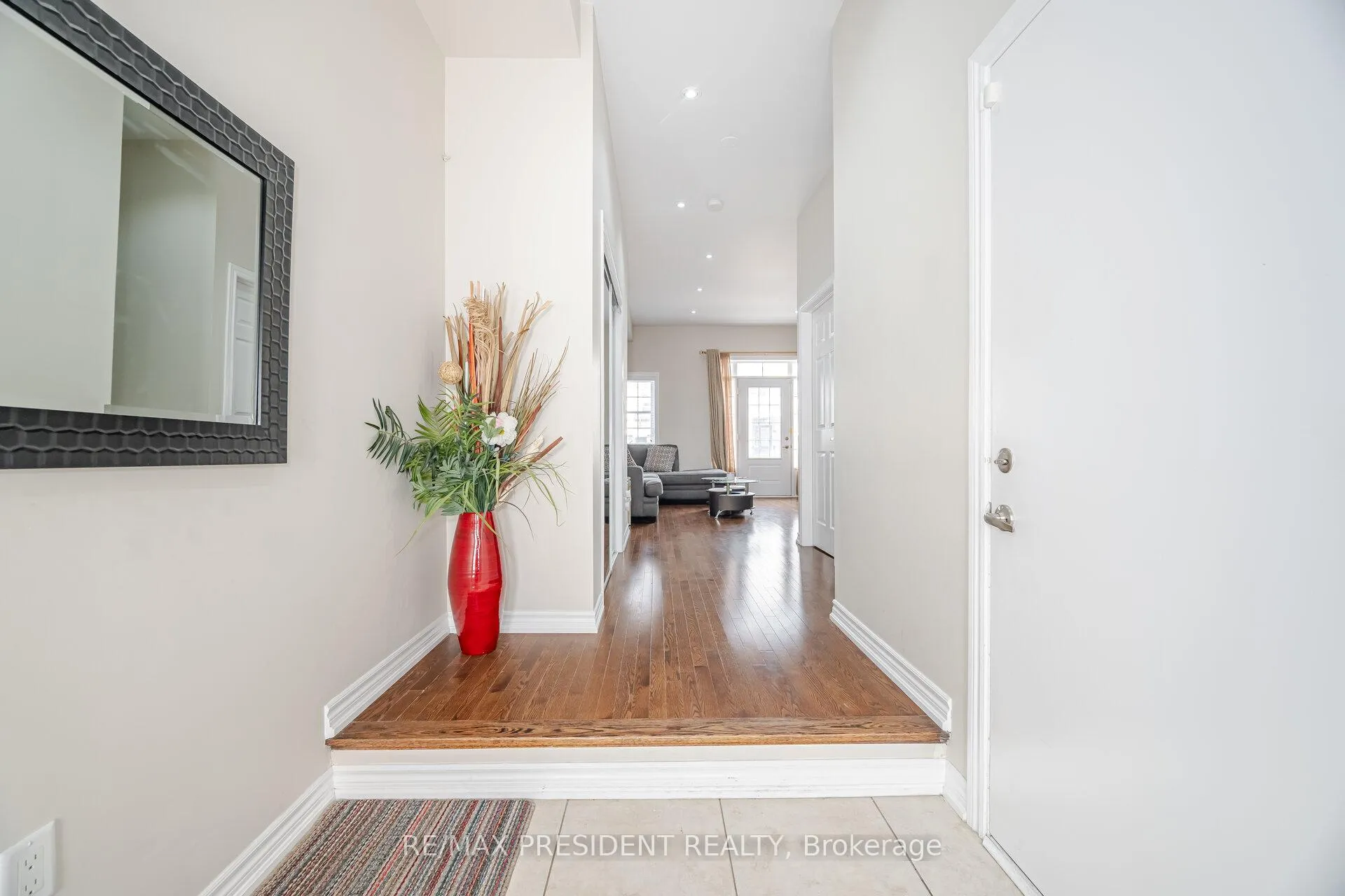 Photo 4 of 2530 Countryside Drive, Brampton, Sandringham-Wellington North — HOMEH