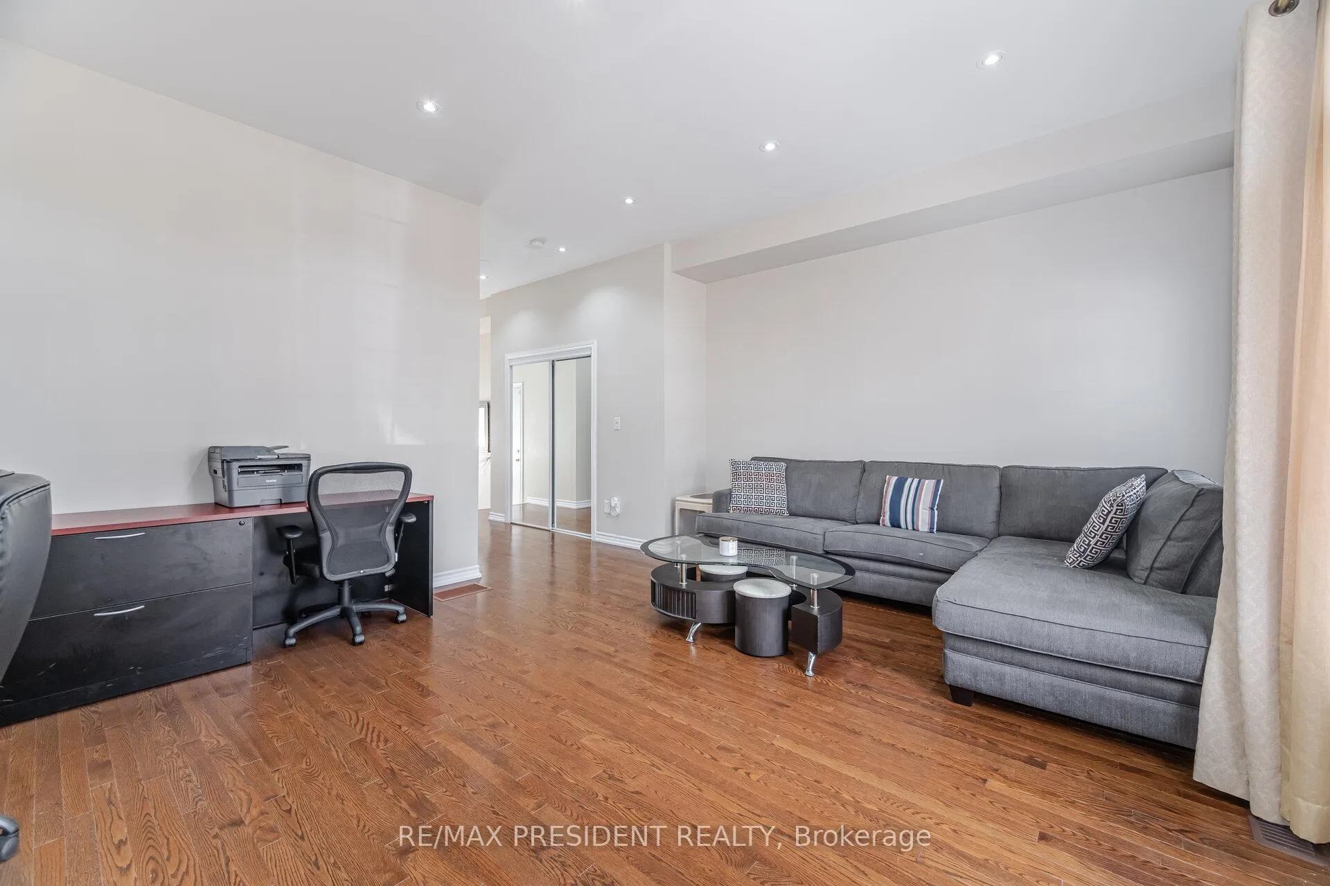 Photo 5 of 2530 Countryside Drive, Brampton, Sandringham-Wellington North — HOMEH