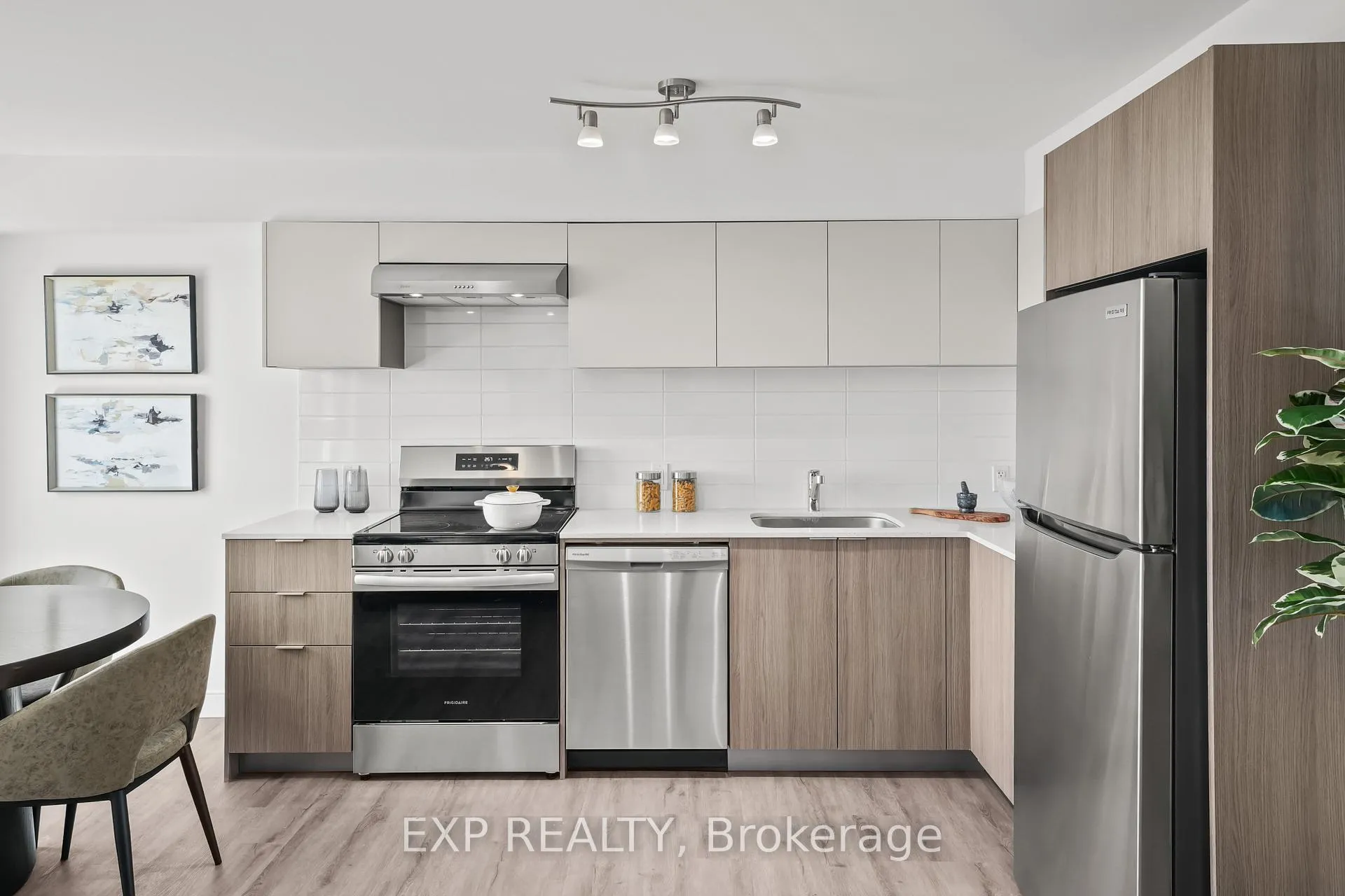 Photo 1 of Unit 804, 100 Manett Crescent, Brampton, Brampton West — HOMEH