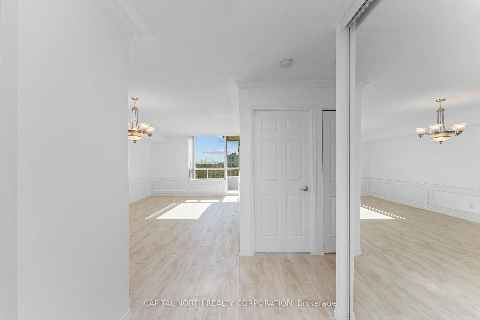 Photo 4 of Unit 1103, 8 Covington Road, Toronto, Englemount-Lawrence — HOMEH
