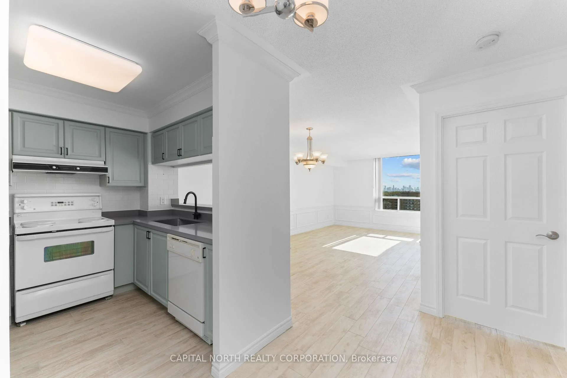 Photo 5 of Unit 1103, 8 Covington Road, Toronto, Englemount-Lawrence — HOMEH