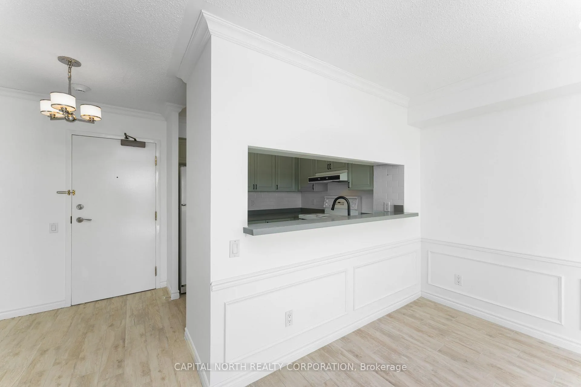 Photo 6 of Unit 1103, 8 Covington Road, Toronto, Englemount-Lawrence — HOMEH