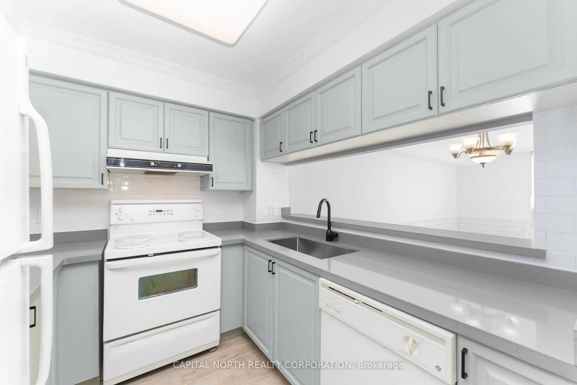 Photo 7 of Unit 1103, 8 Covington Road, Toronto, Englemount-Lawrence — HOMEH