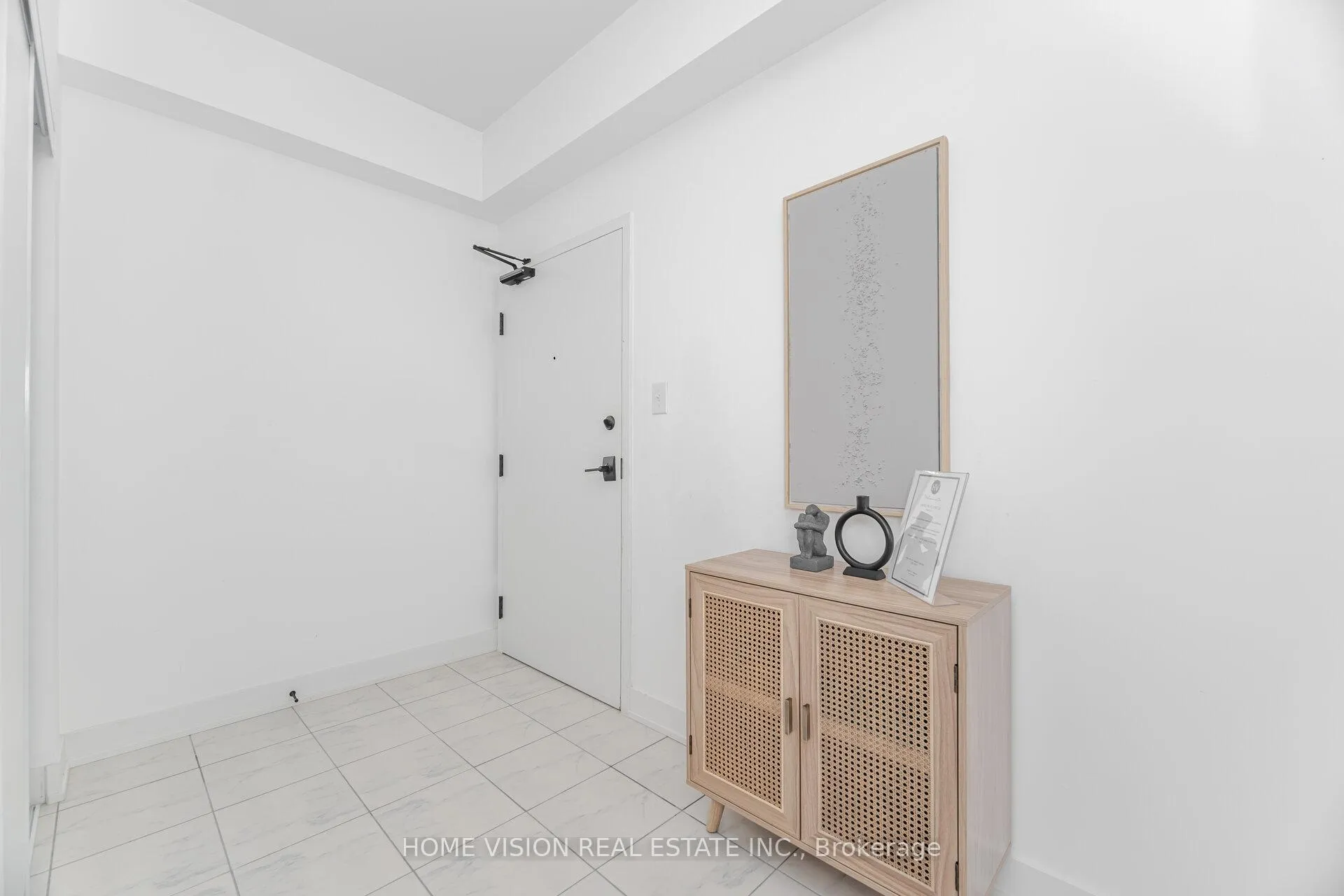 Photo 4 of Unit 311, 6 Spice Way, Barrie, Rural Barrie Southeast — HOMEH