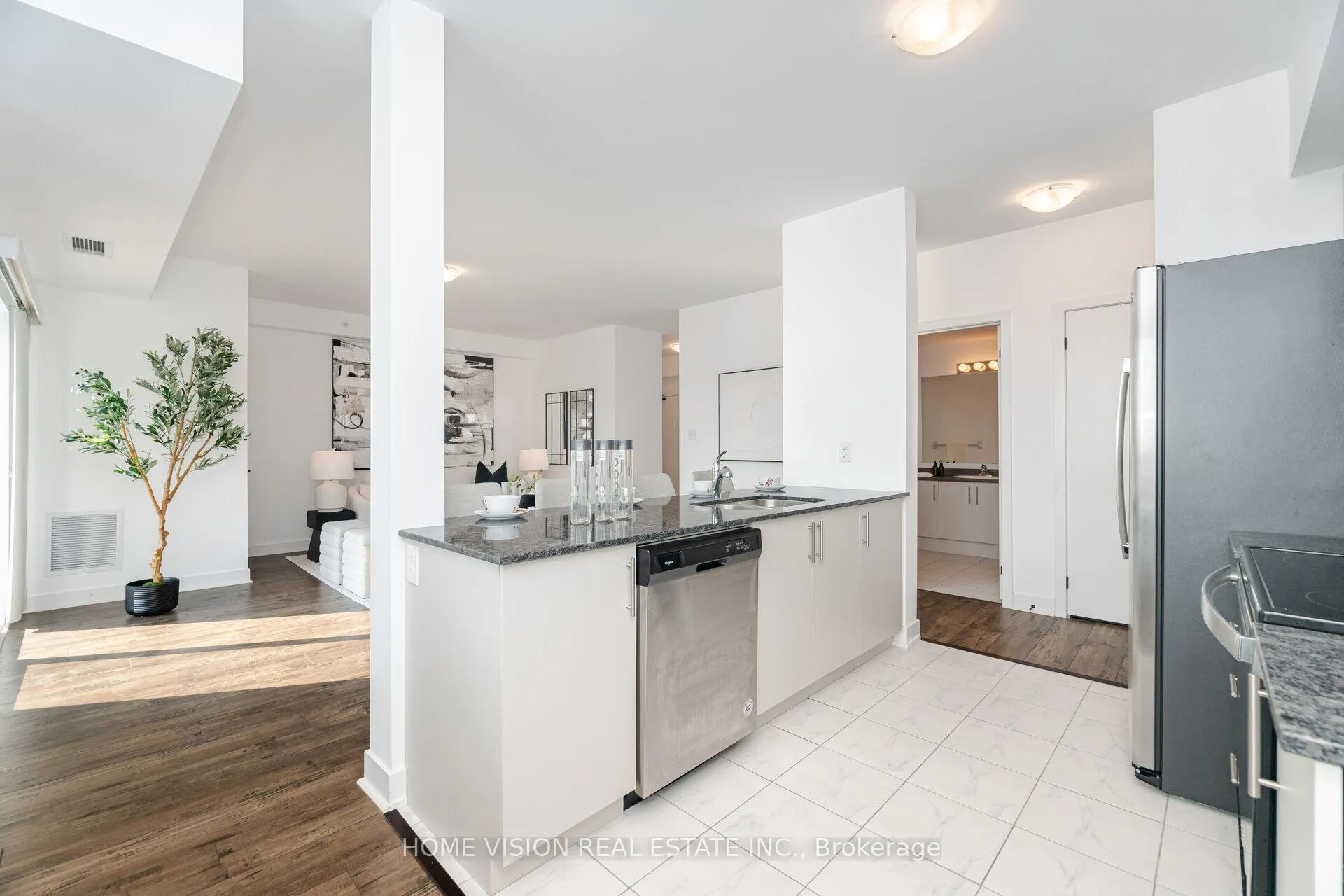Photo 10 of Unit 311, 6 Spice Way, Barrie, Rural Barrie Southeast — HOMEH