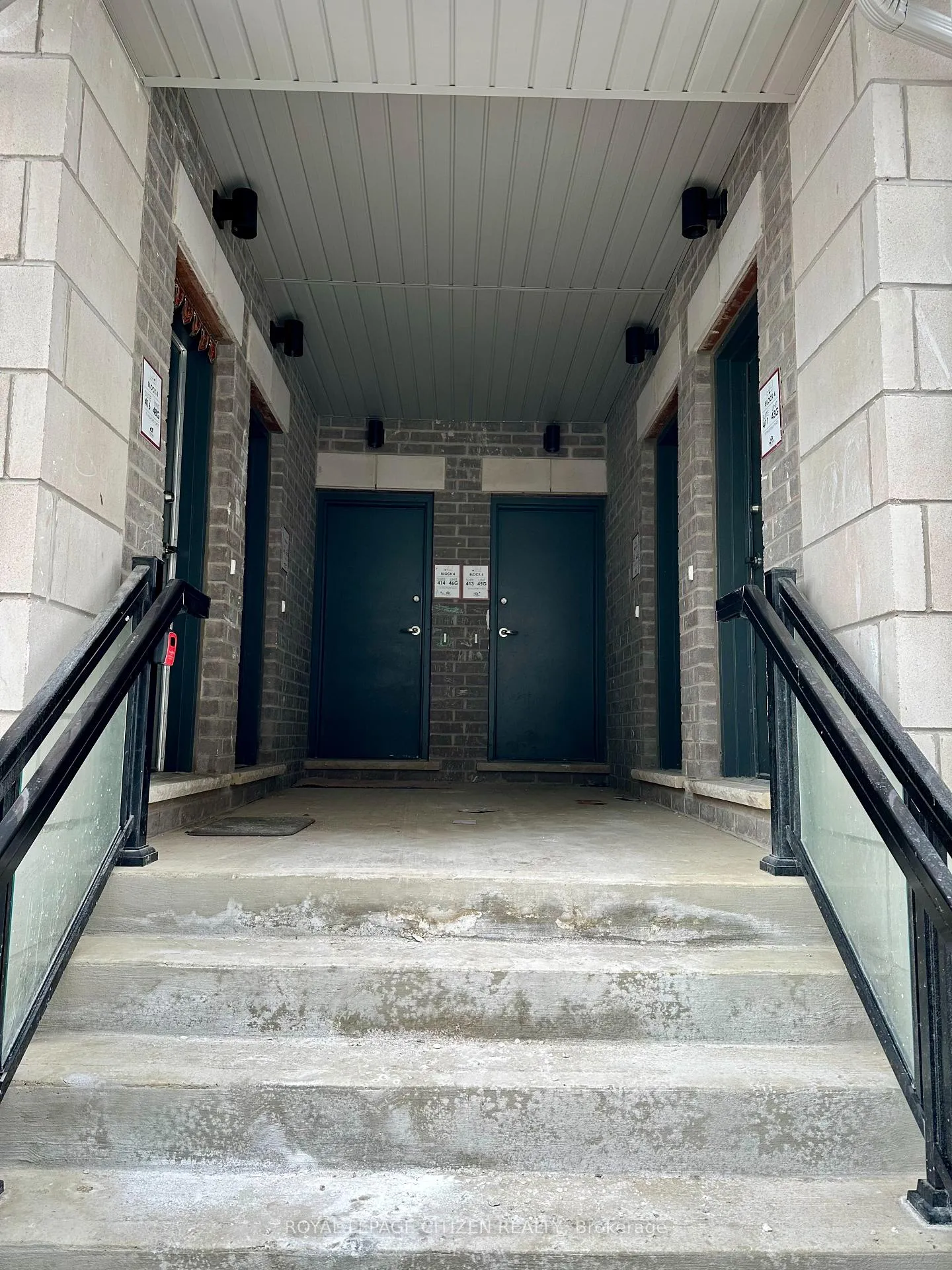Photo 3 of 70 Halliford Place, Brampton, Brampton East — HOMEH