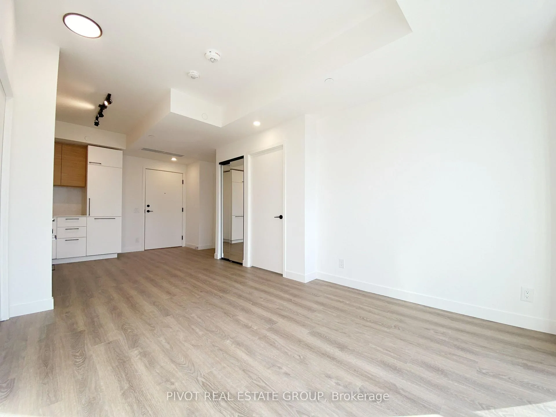 Photo 2 of Unit 911, 1050 Eastern Avenue, Toronto, The Beaches — HOMEH