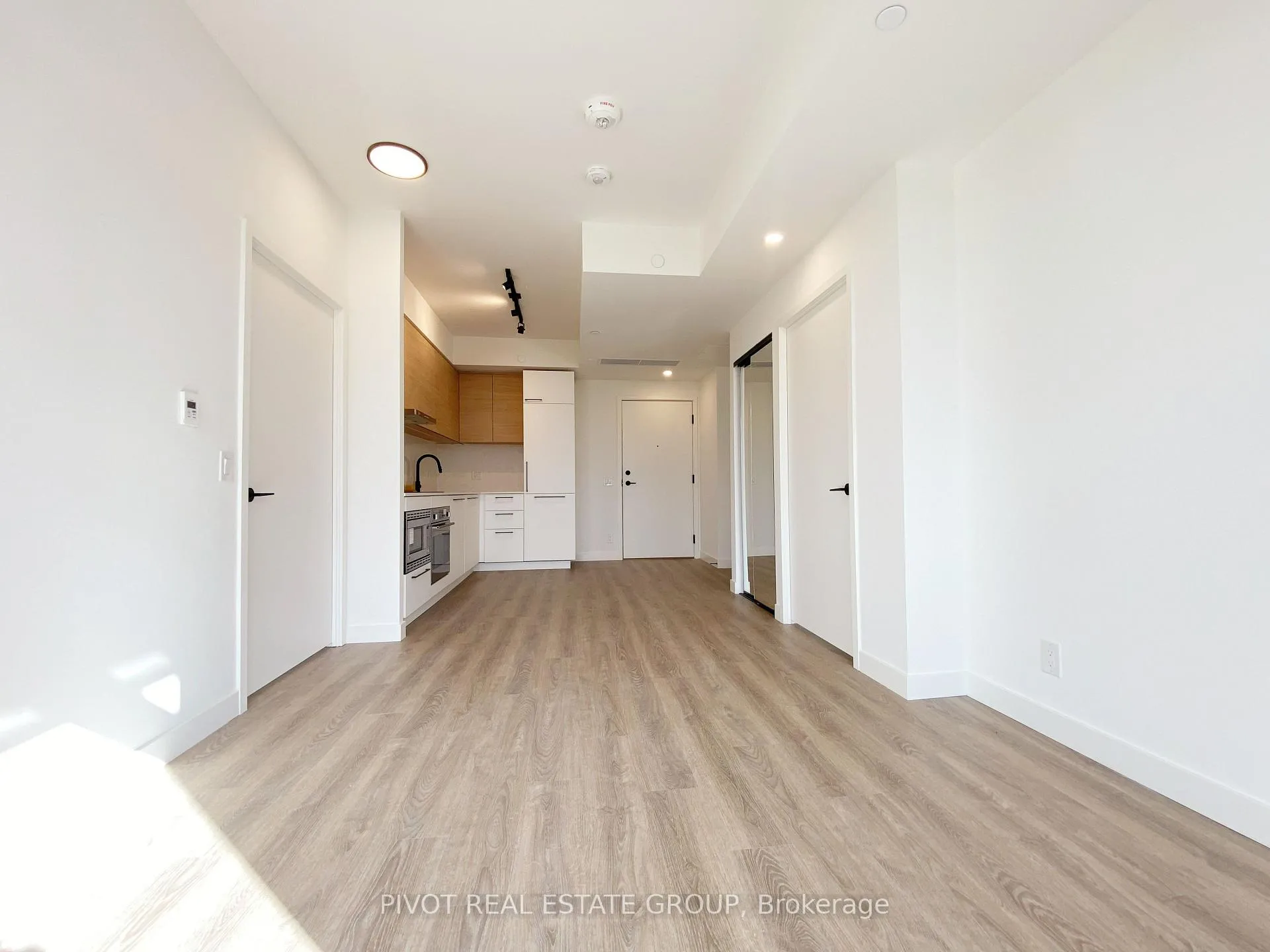 Photo 3 of Unit 911, 1050 Eastern Avenue, Toronto, The Beaches — HOMEH