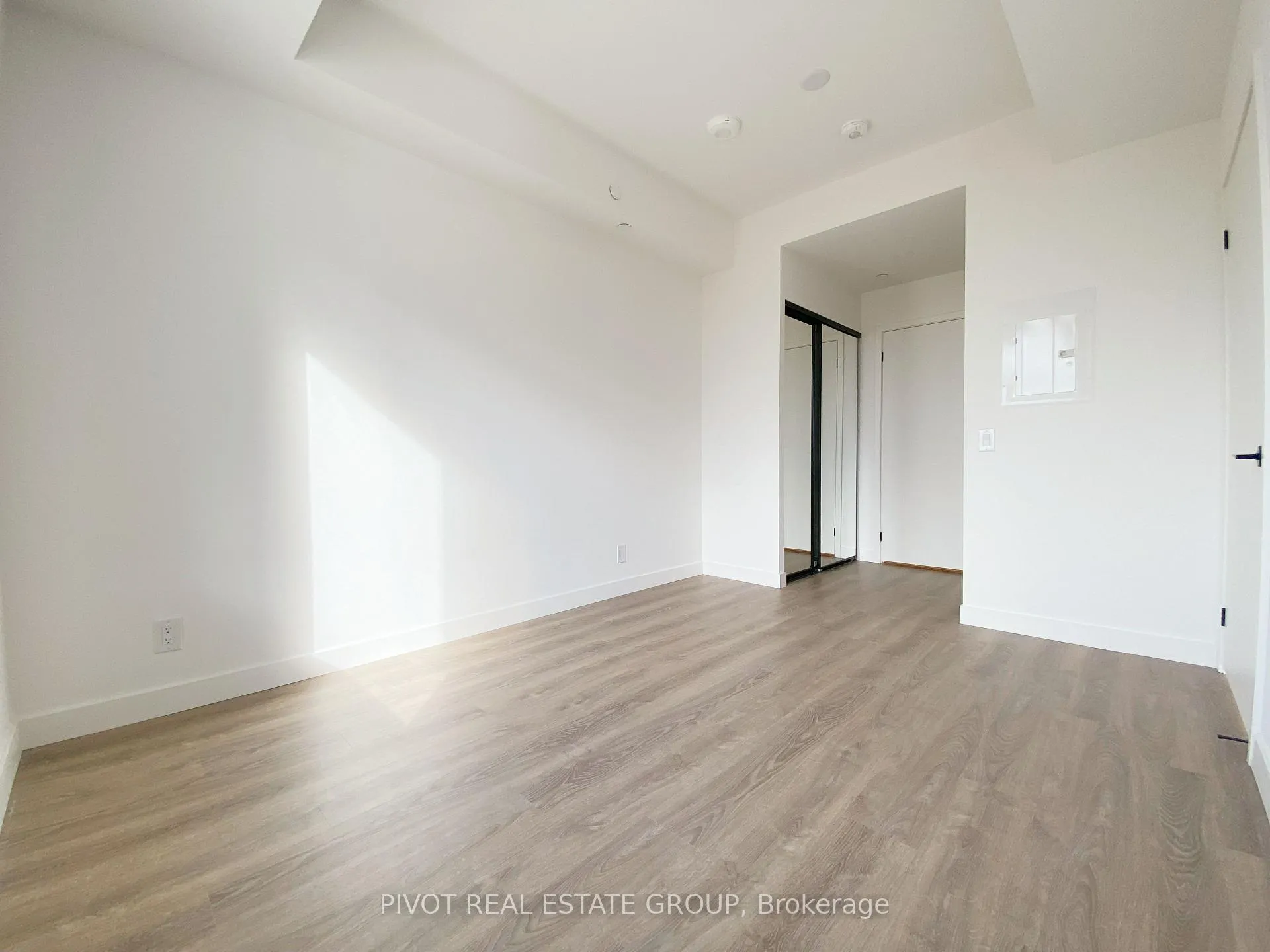 Photo 5 of Unit 911, 1050 Eastern Avenue, Toronto, The Beaches — HOMEH