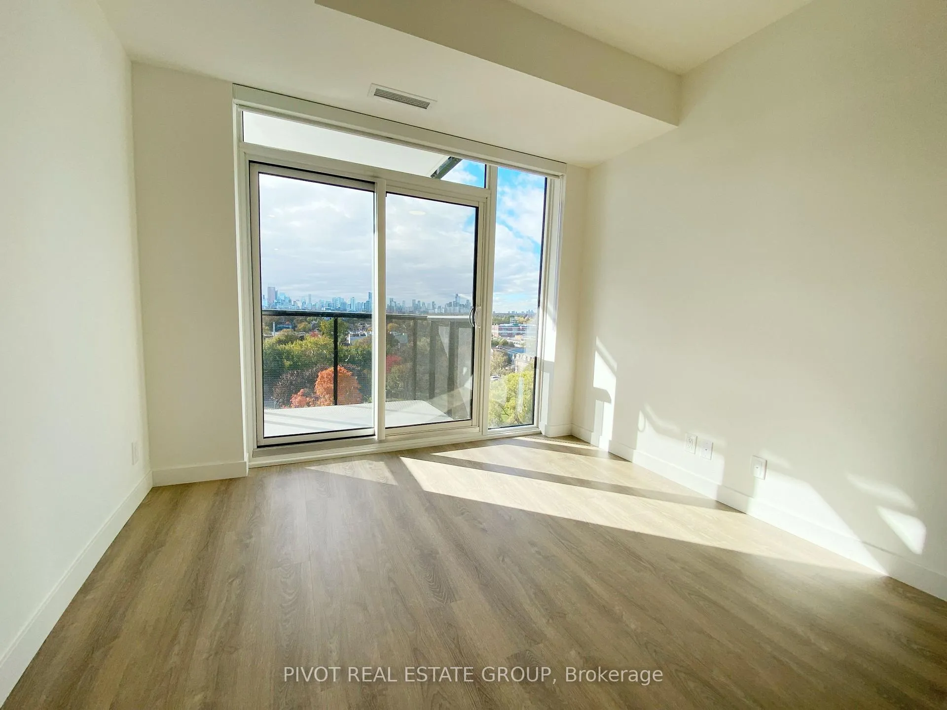 Photo 6 of Unit 911, 1050 Eastern Avenue, Toronto, The Beaches — HOMEH