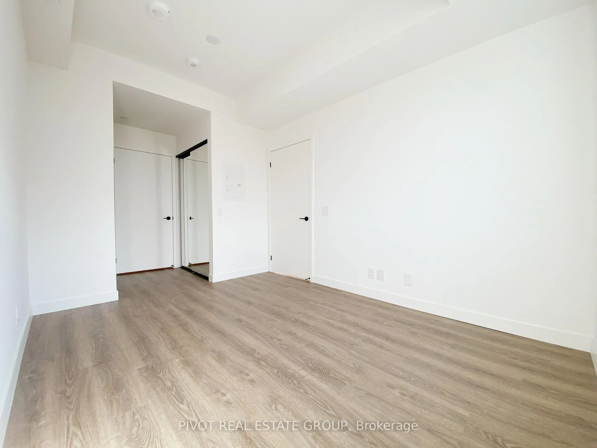 Photo 7 of Unit 911, 1050 Eastern Avenue, Toronto, The Beaches — HOMEH