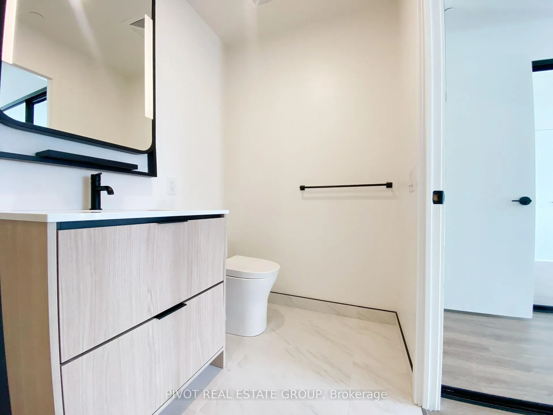 Photo 9 of Unit 911, 1050 Eastern Avenue, Toronto, The Beaches — HOMEH