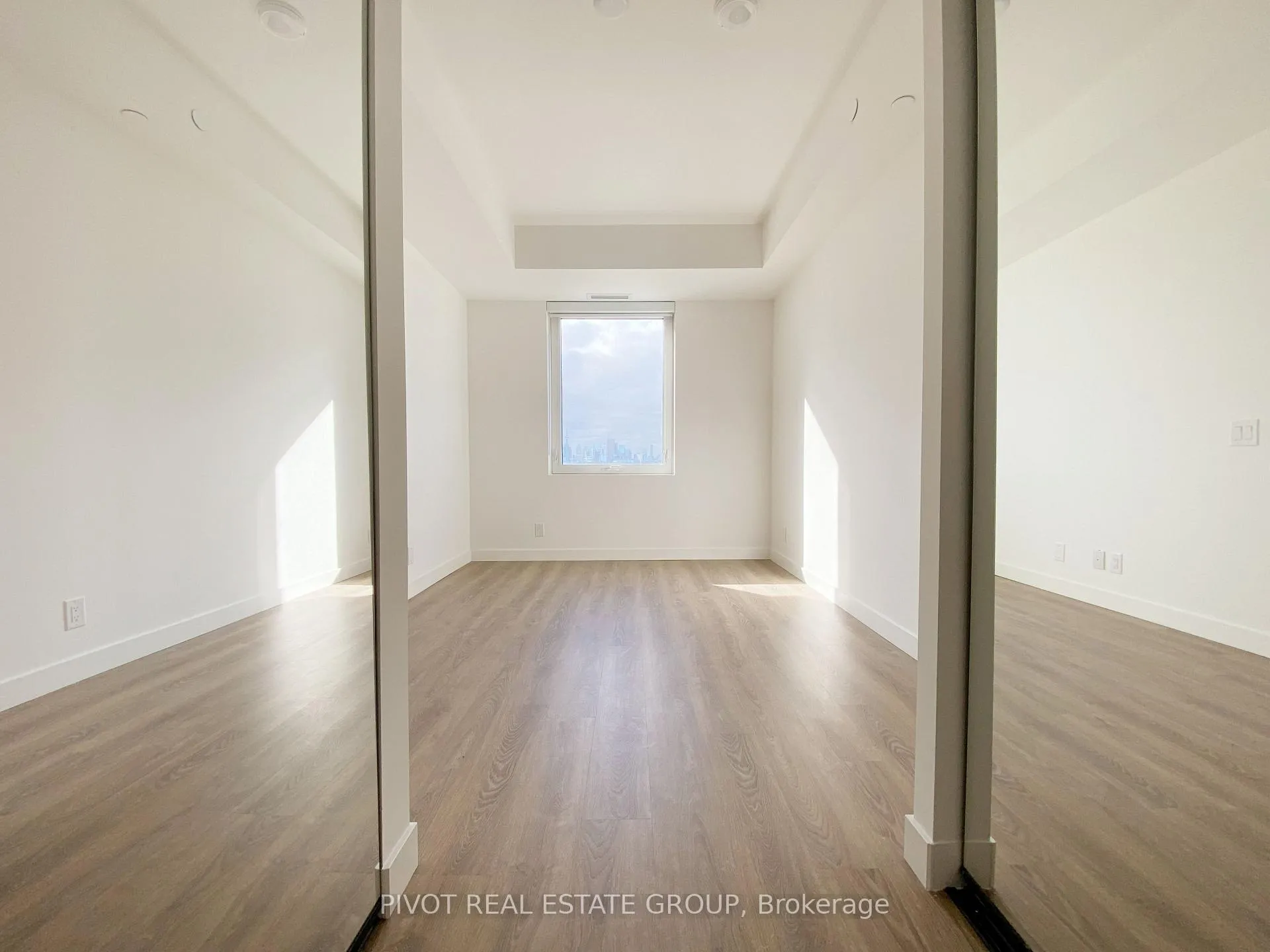 Photo 11 of Unit 911, 1050 Eastern Avenue, Toronto, The Beaches — HOMEH