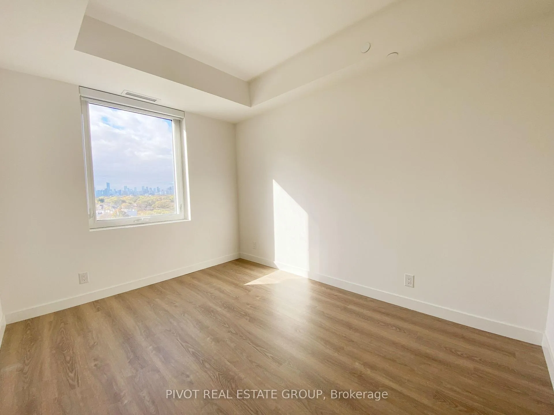 Photo 12 of Unit 911, 1050 Eastern Avenue, Toronto, The Beaches — HOMEH