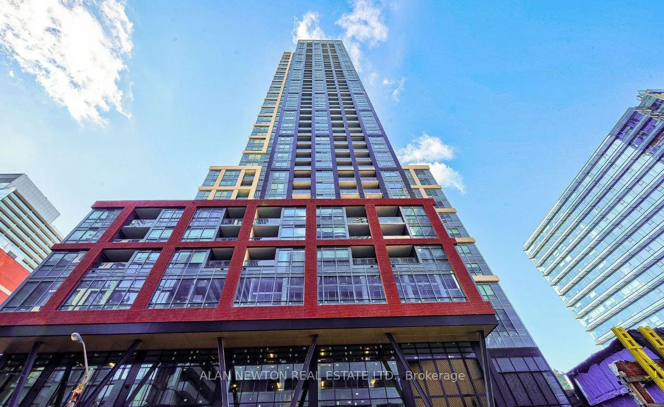 Front of Unit 815, 108 Peter Street