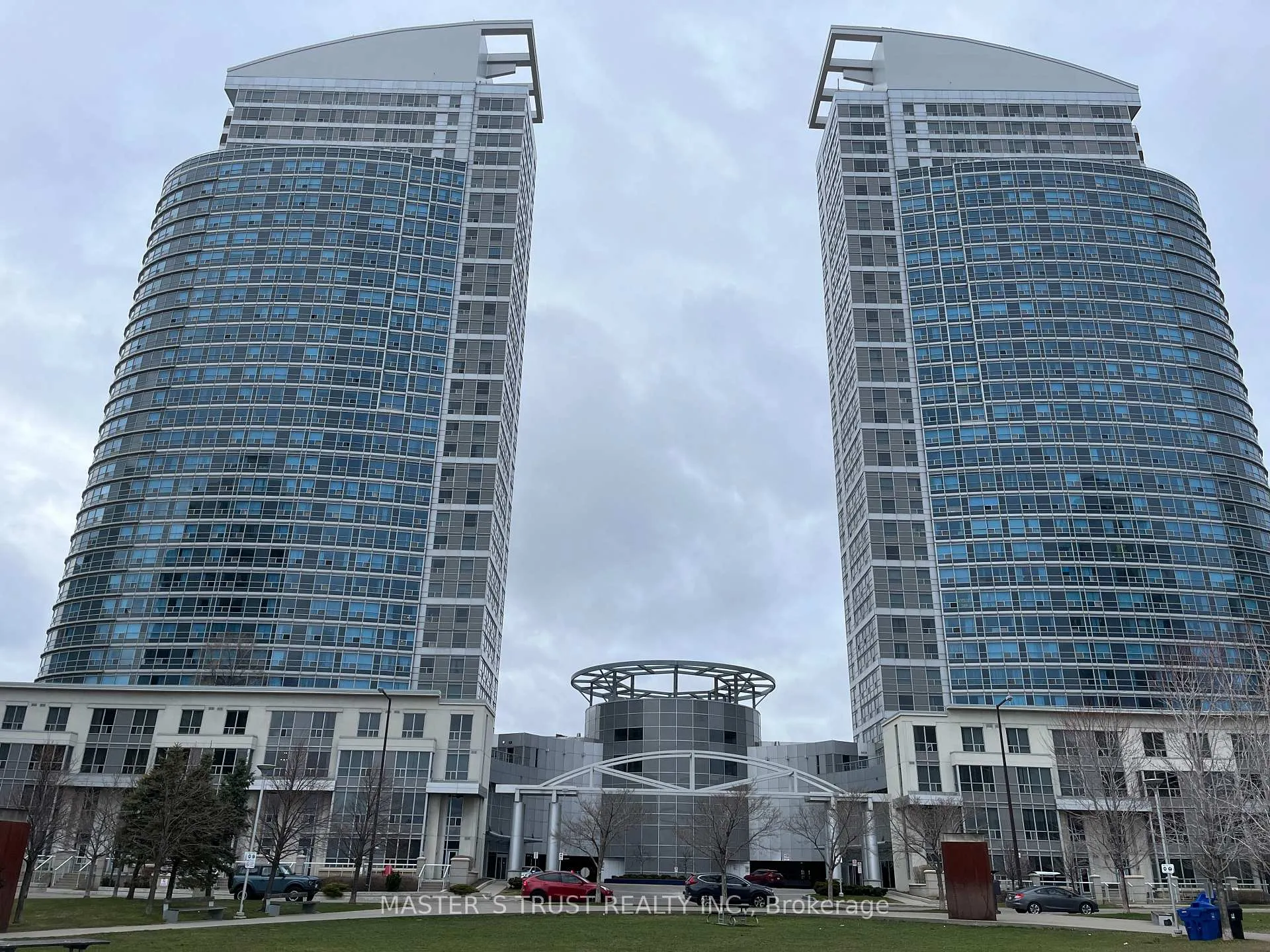 Front of Unit 2105, 36 Lee Centre Drive