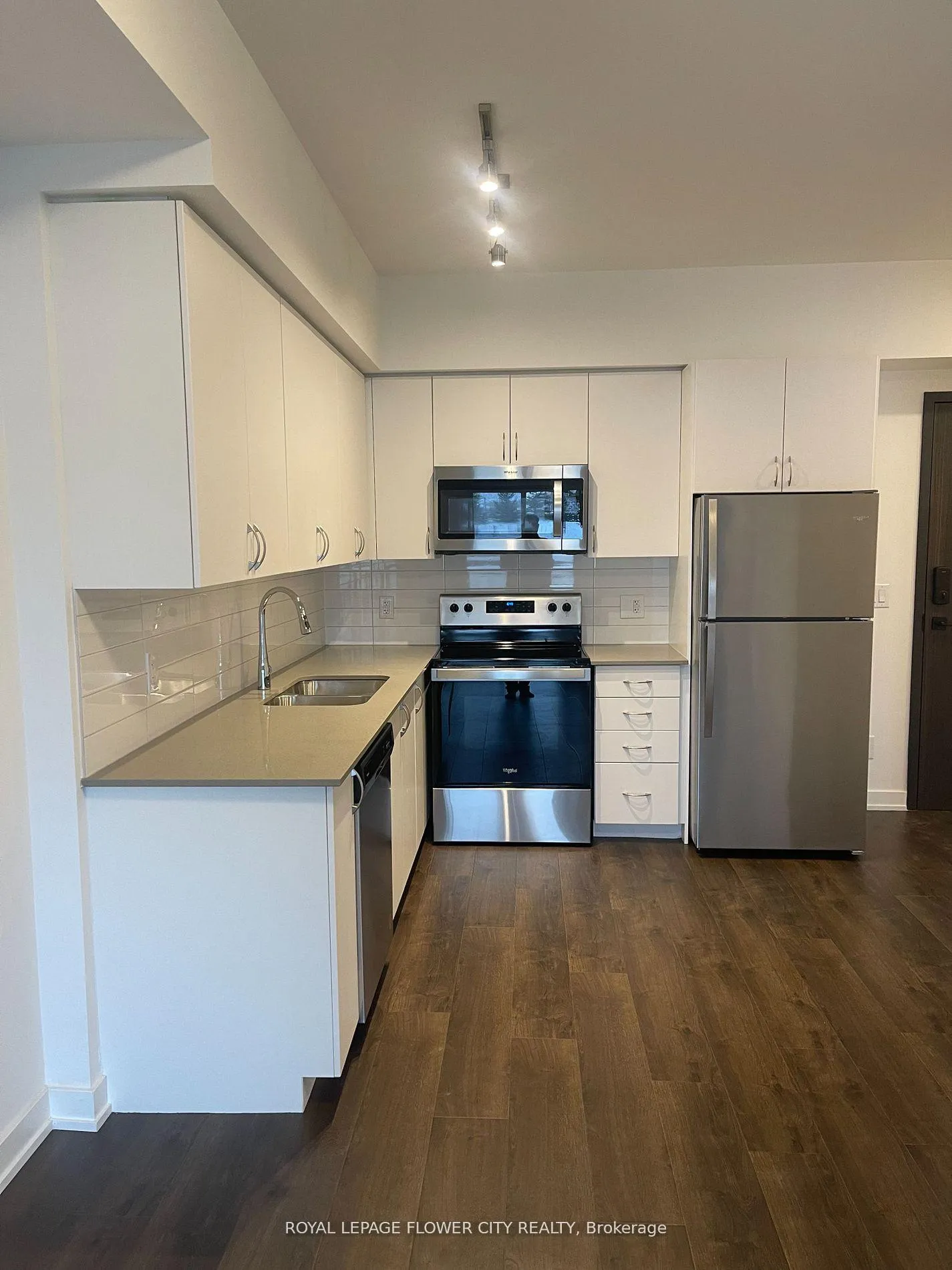 Photo 3 of Unit 211, 56 Lakeside Terrace, Barrie, Little Lake — HOMEH