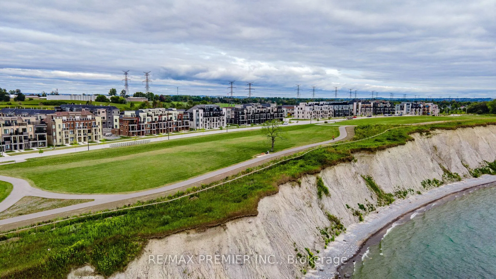 Photo 1 of 30A Lookout Drive, Clarington, Bowmanville — HOMEH