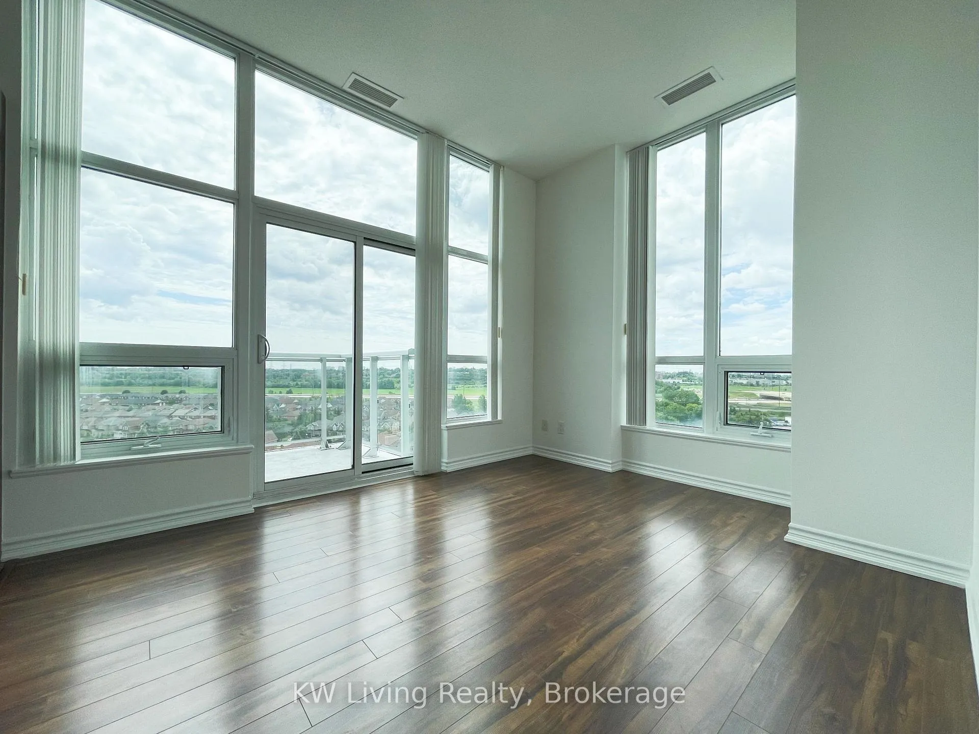 Photo 10 of Unit PH07, 8323 Kennedy Road, Markham, Village Green-South Unionville — HOMEH