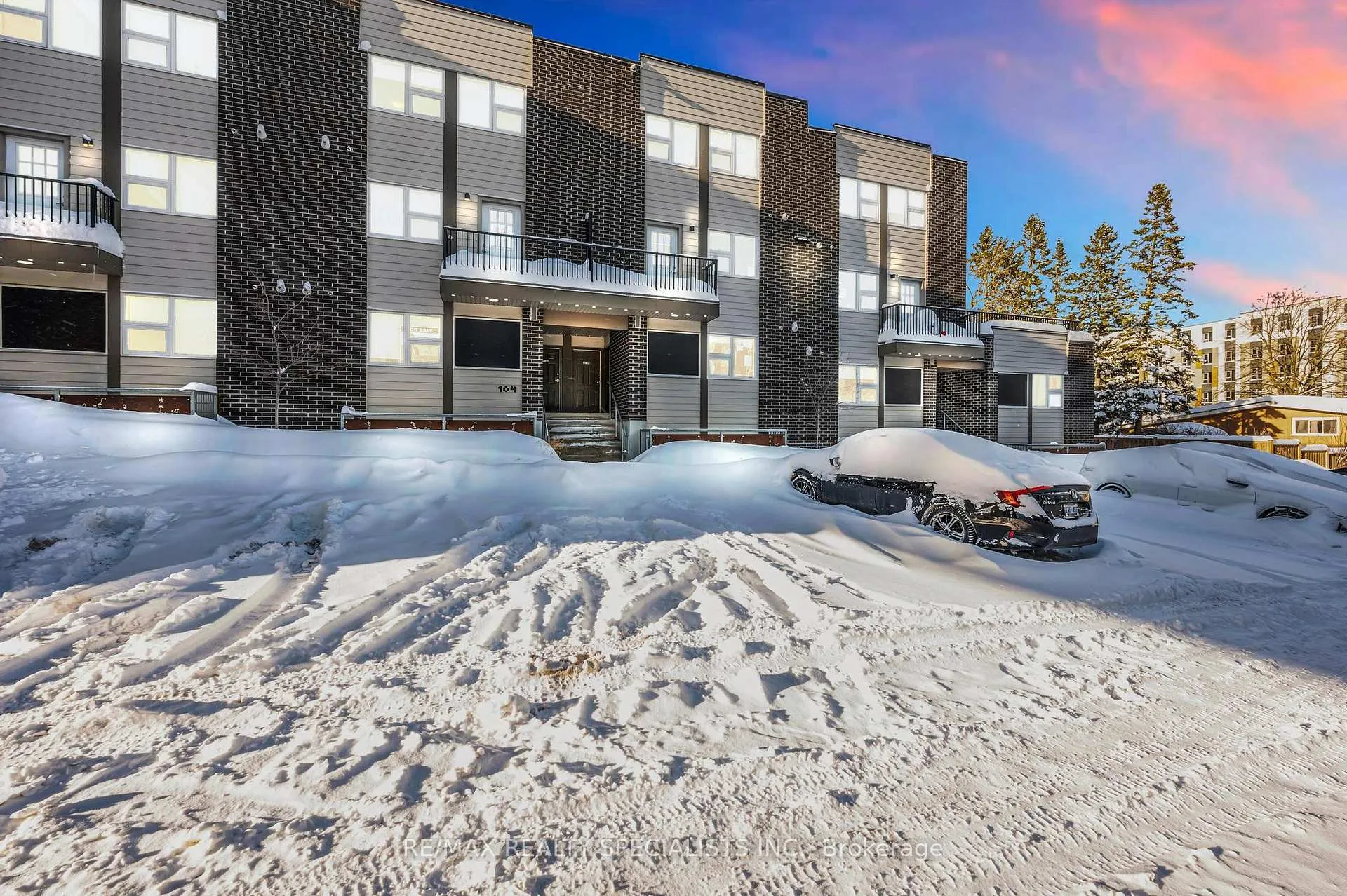Photo 2 of Unit 105, 288 Albert Street S, Waterloo, Lakeshore Village — HOMEH