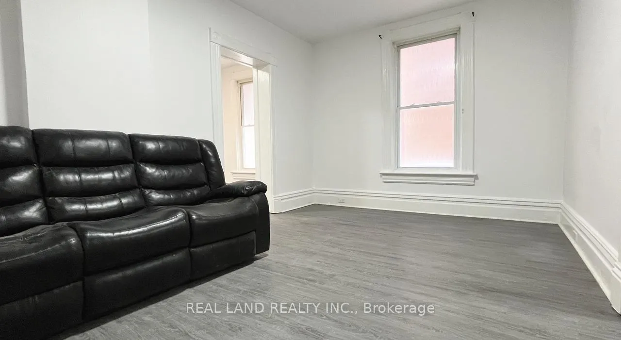 Photo 3 of Unit Unit 5, 31 King Street E, Oshawa, Central — HOMEH