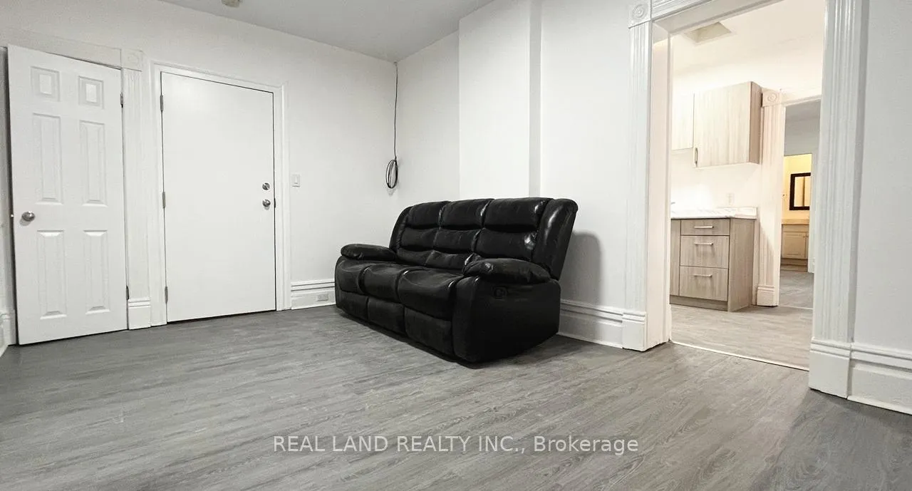 Photo 4 of Unit Unit 5, 31 King Street E, Oshawa, Central — HOMEH