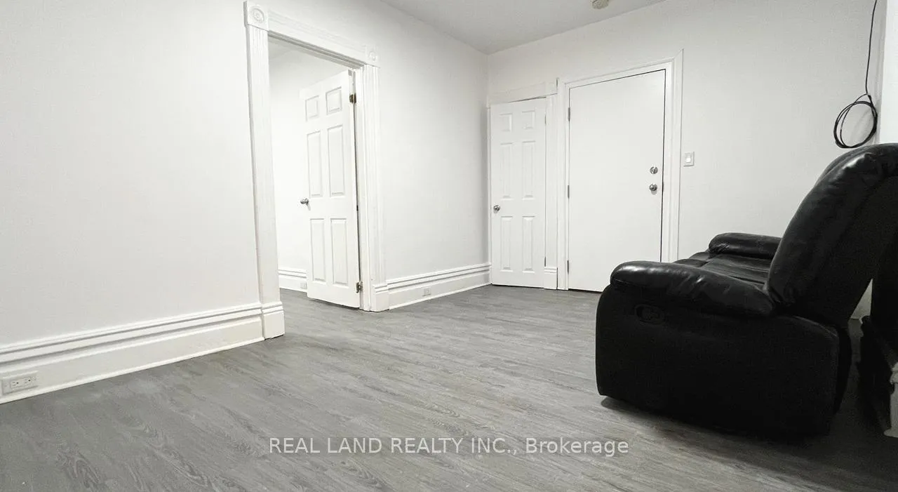 Photo 5 of Unit Unit 5, 31 King Street E, Oshawa, Central — HOMEH