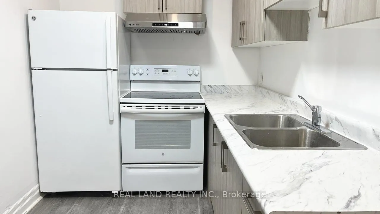 Photo 7 of Unit Unit 5, 31 King Street E, Oshawa, Central — HOMEH
