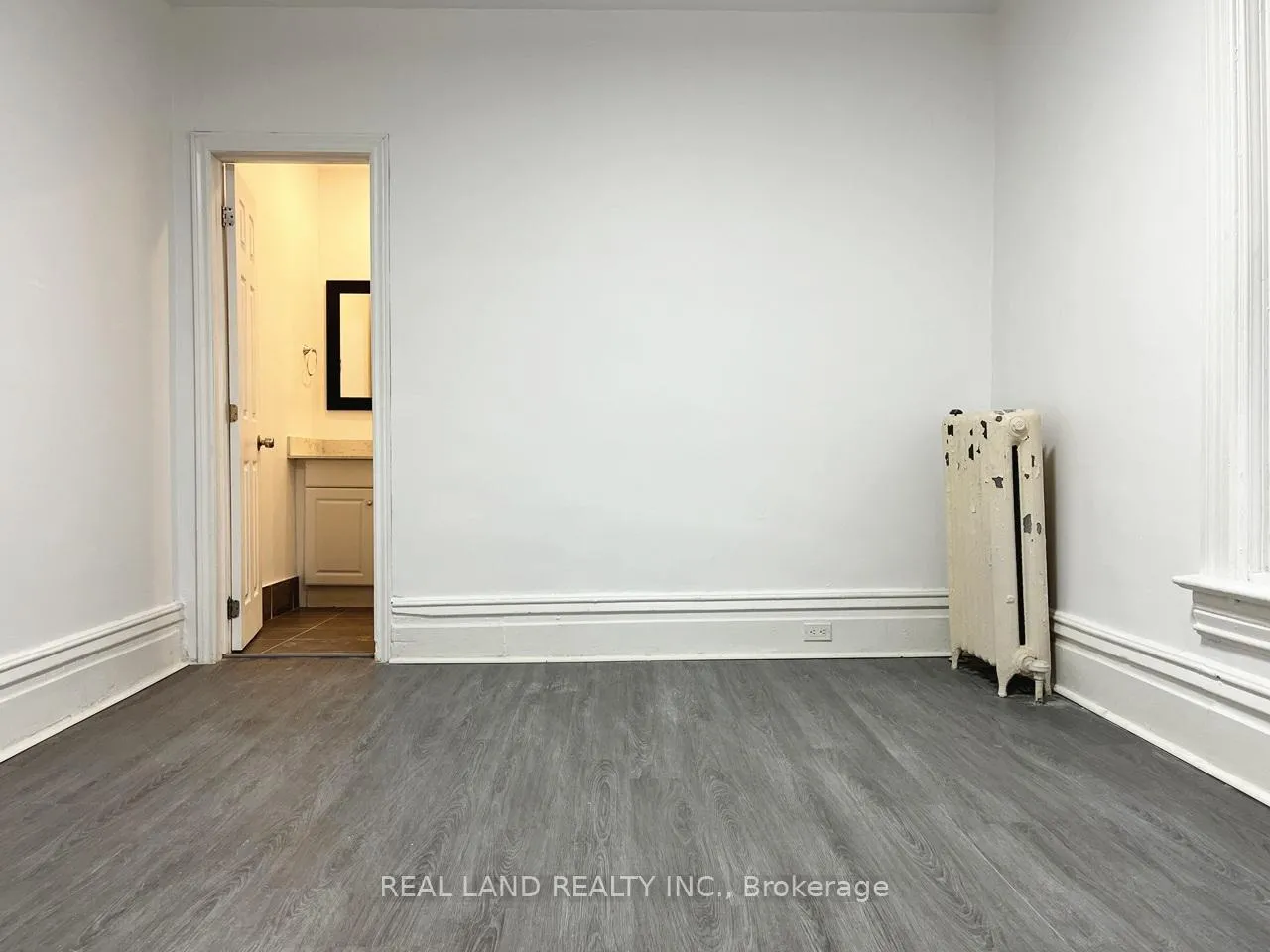 Photo 8 of Unit Unit 5, 31 King Street E, Oshawa, Central — HOMEH