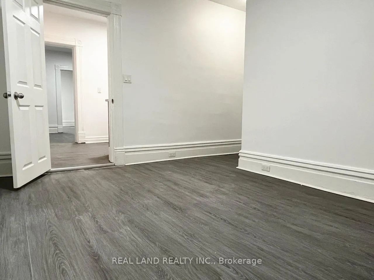 Photo 9 of Unit Unit 5, 31 King Street E, Oshawa, Central — HOMEH