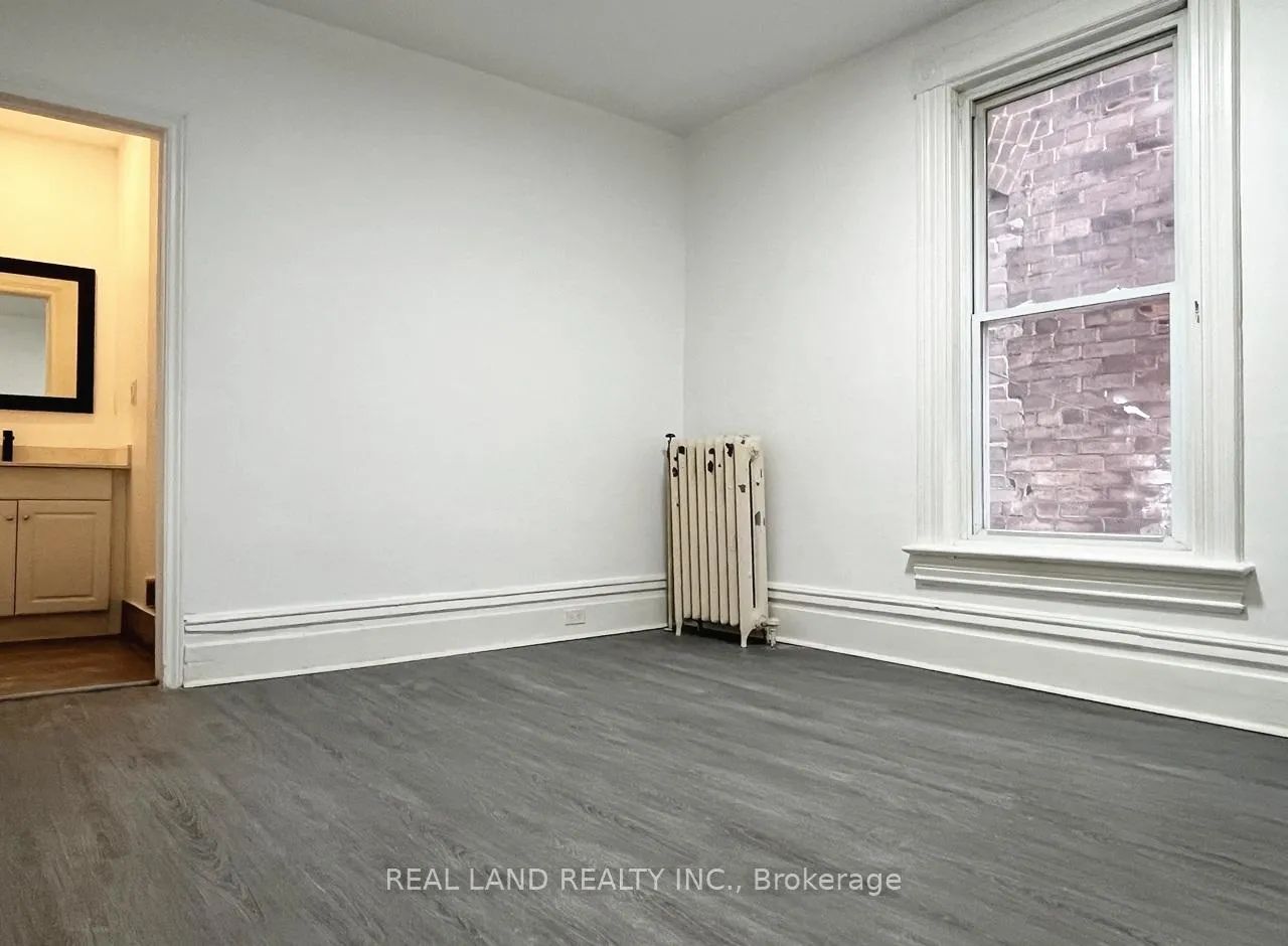 Photo 10 of Unit Unit 5, 31 King Street E, Oshawa, Central — HOMEH