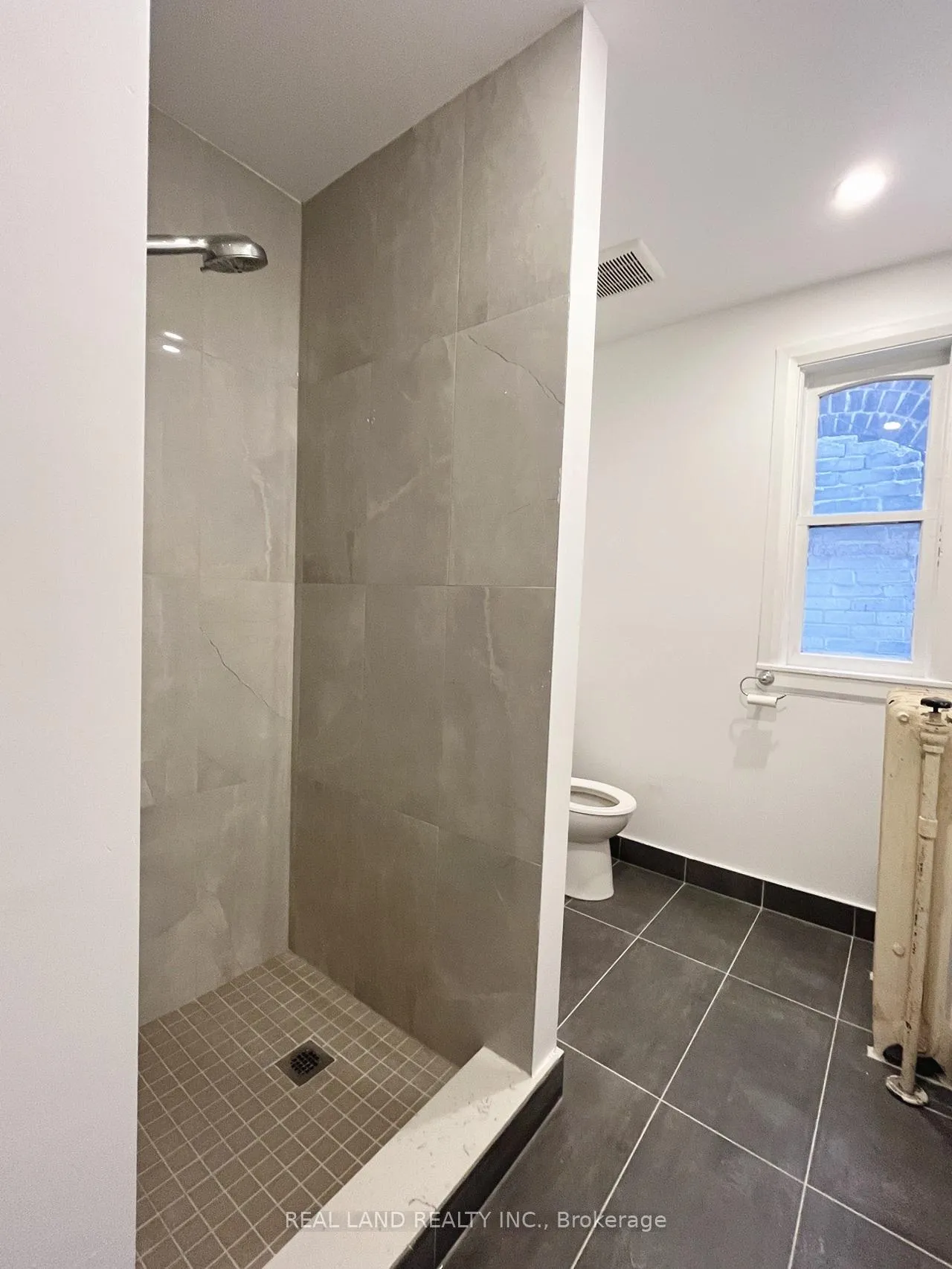 Photo 11 of Unit Unit 5, 31 King Street E, Oshawa, Central — HOMEH