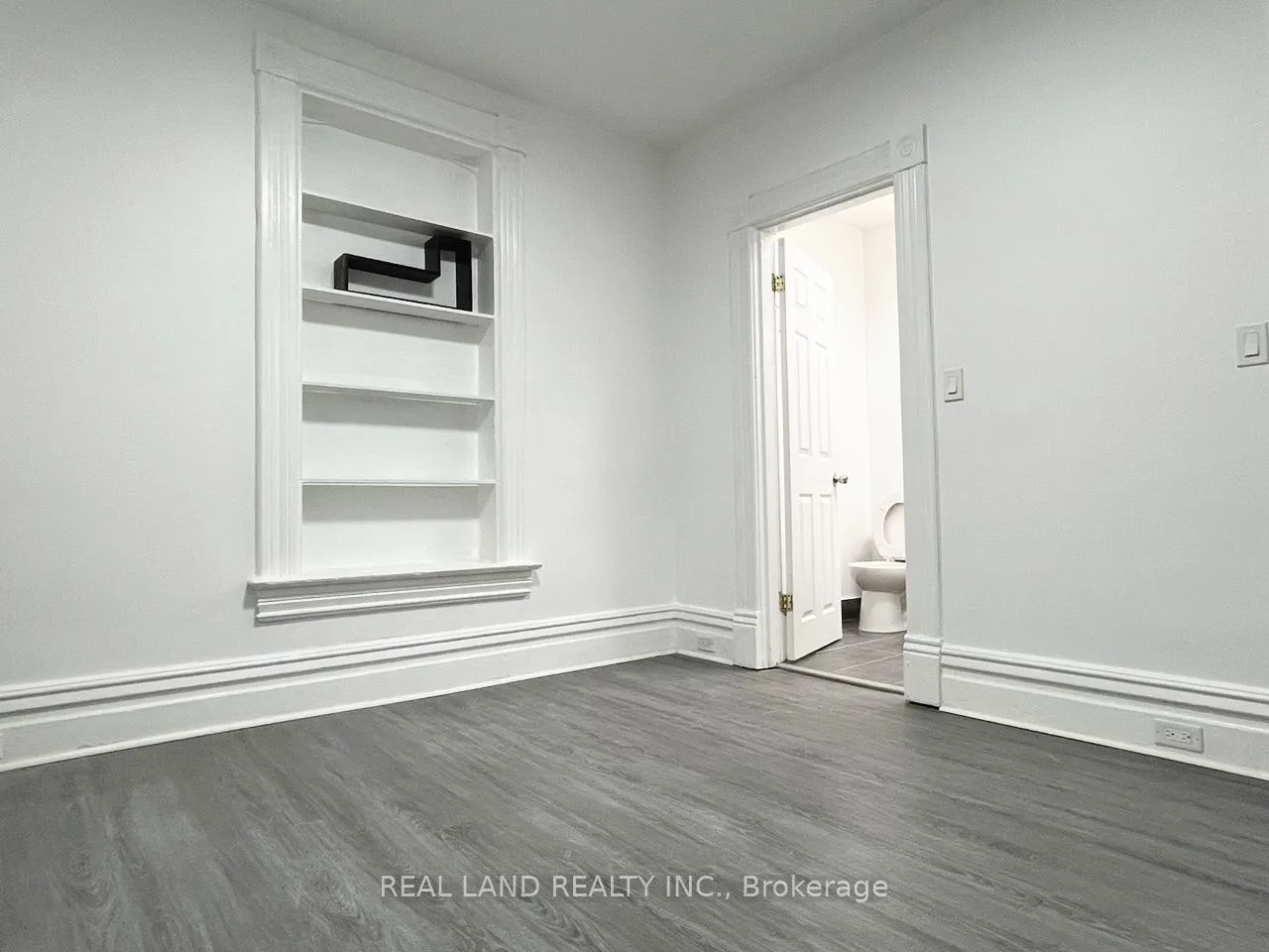 Photo 14 of Unit Unit 5, 31 King Street E, Oshawa, Central — HOMEH