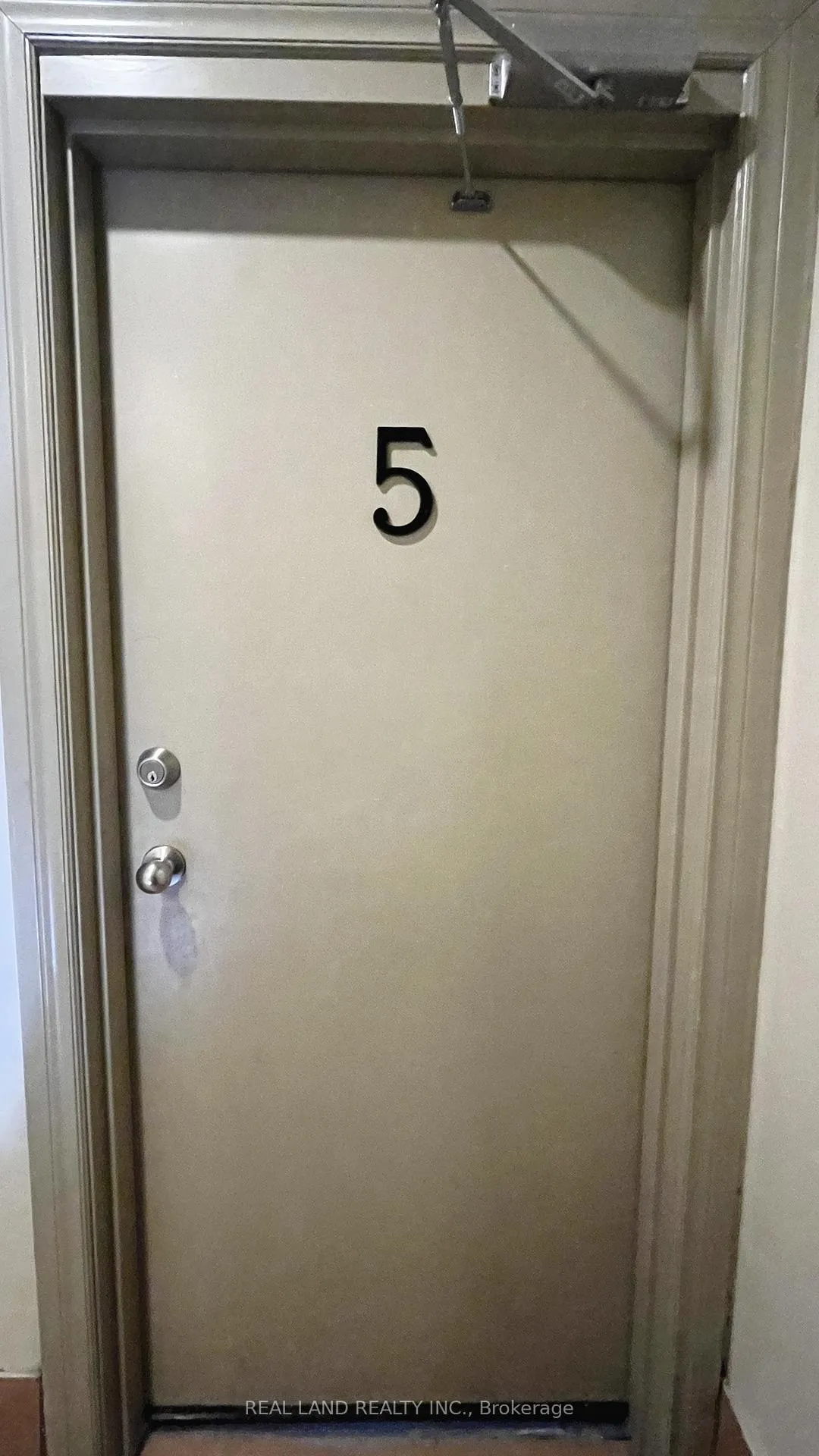Photo 18 of Unit Unit 5, 31 King Street E, Oshawa, Central — HOMEH