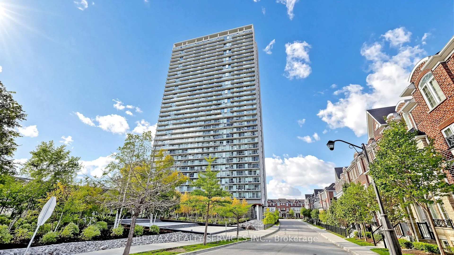 Photo 2 of Unit 511, 105 The Queensway Avenue, Toronto, High Park-Swansea — HOMEH