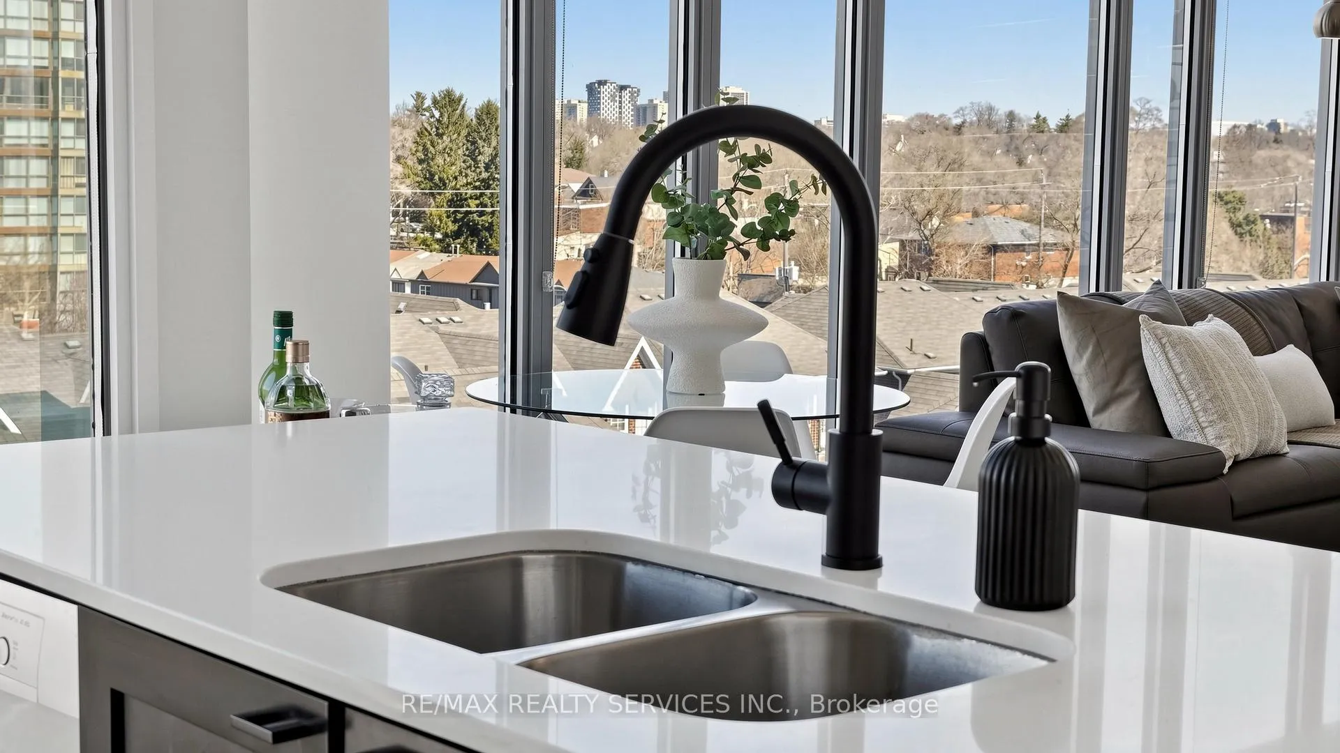Photo 16 of Unit 511, 105 The Queensway Avenue, Toronto, High Park-Swansea — HOMEH
