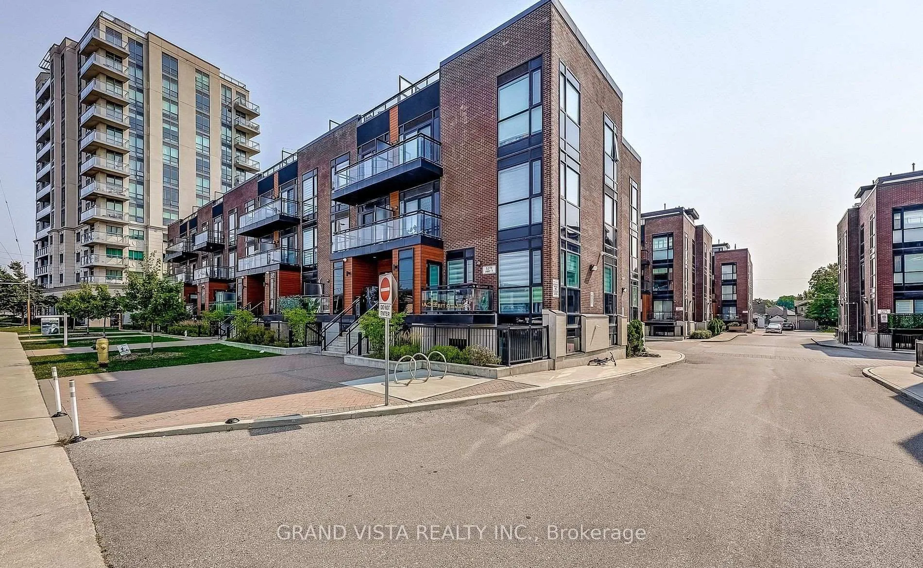 Front of Unit B602, 5279 Highway 7