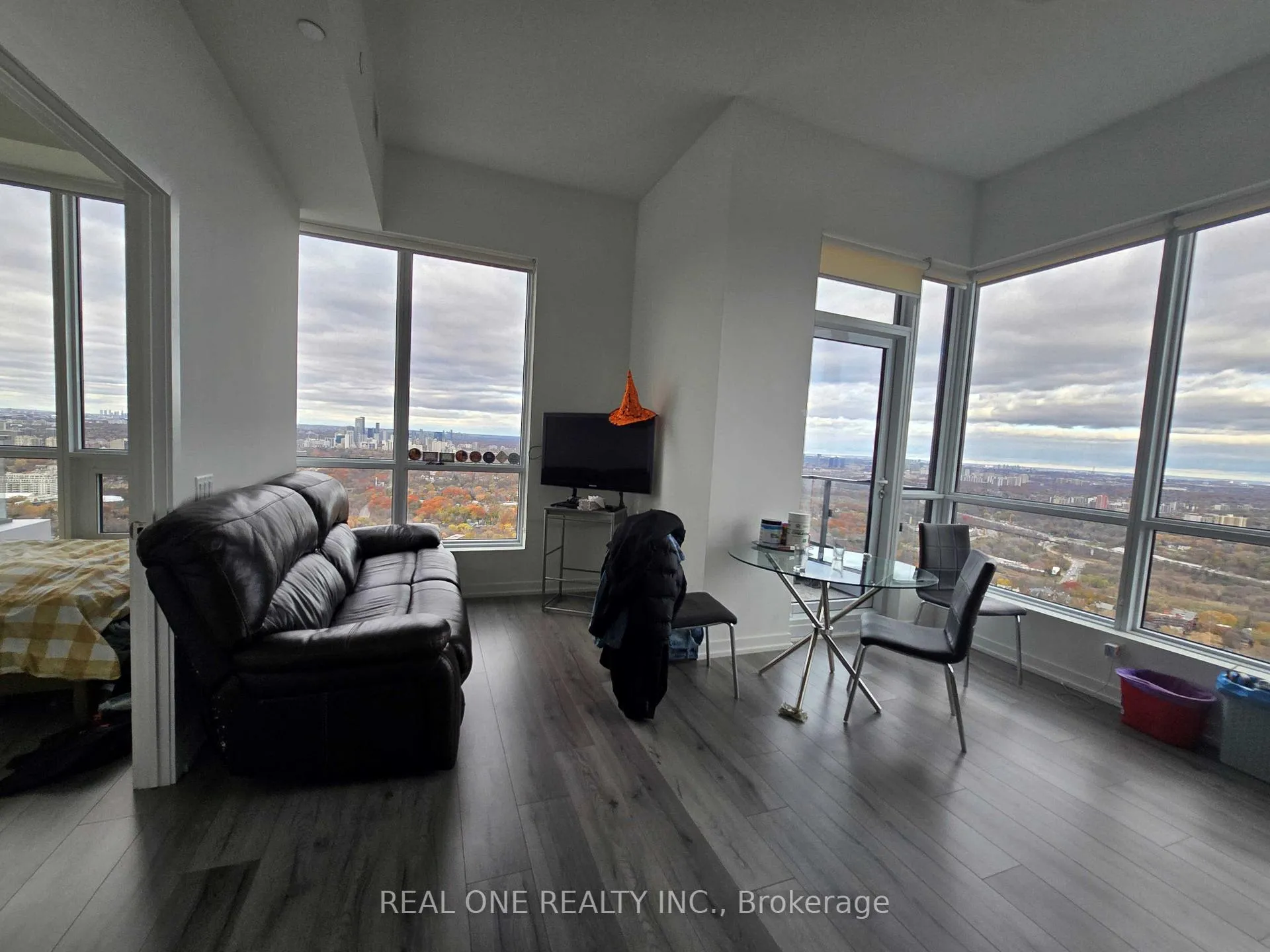 Photo 2 of Unit 5407, 395 Bloor Street E, Toronto, North St. James Town — HOMEH