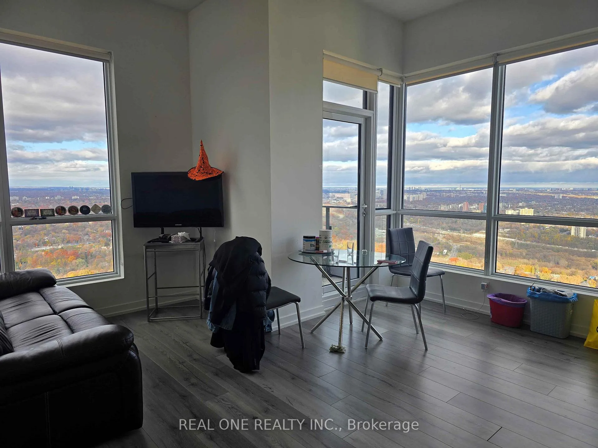 Photo 6 of Unit 5407, 395 Bloor Street E, Toronto, North St. James Town — HOMEH