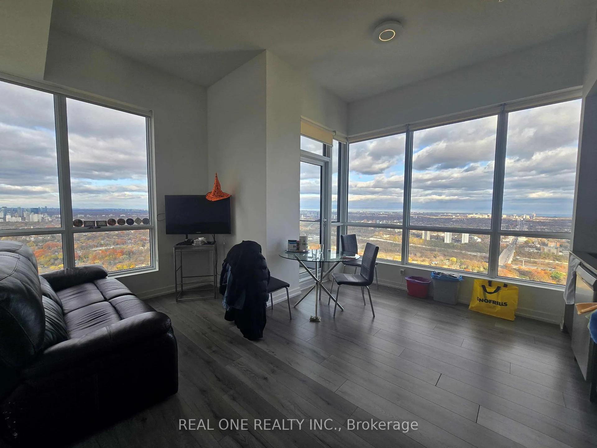 Photo 7 of Unit 5407, 395 Bloor Street E, Toronto, North St. James Town — HOMEH