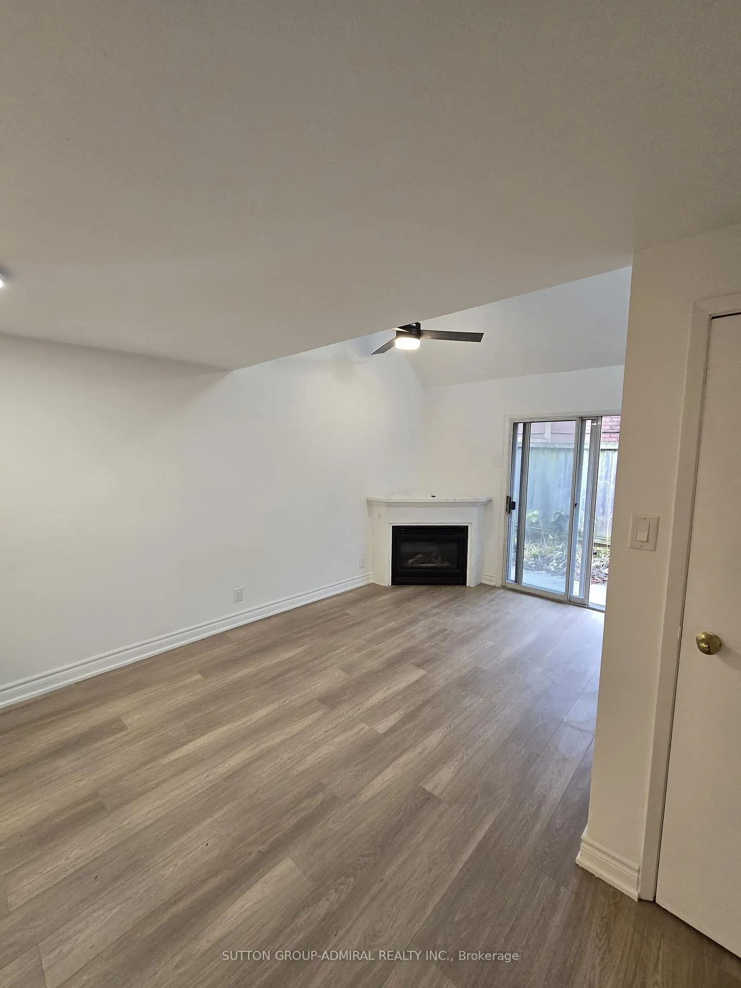 Photo 2 of Unit 56, 41 Valleyview Road, Kitchener, Laurentian Hills — HOMEH