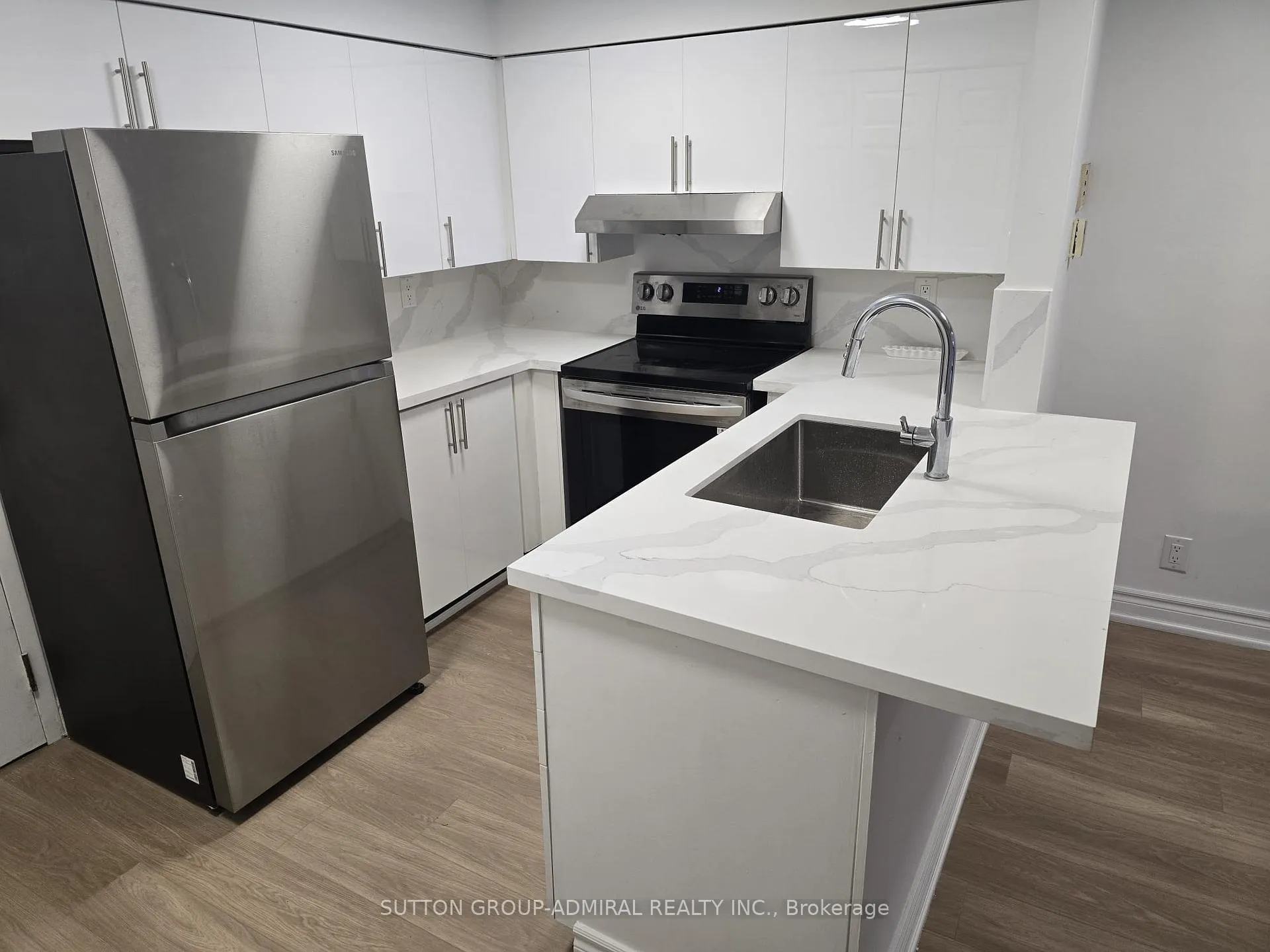 Photo 3 of Unit 56, 41 Valleyview Road, Kitchener, Laurentian Hills — HOMEH