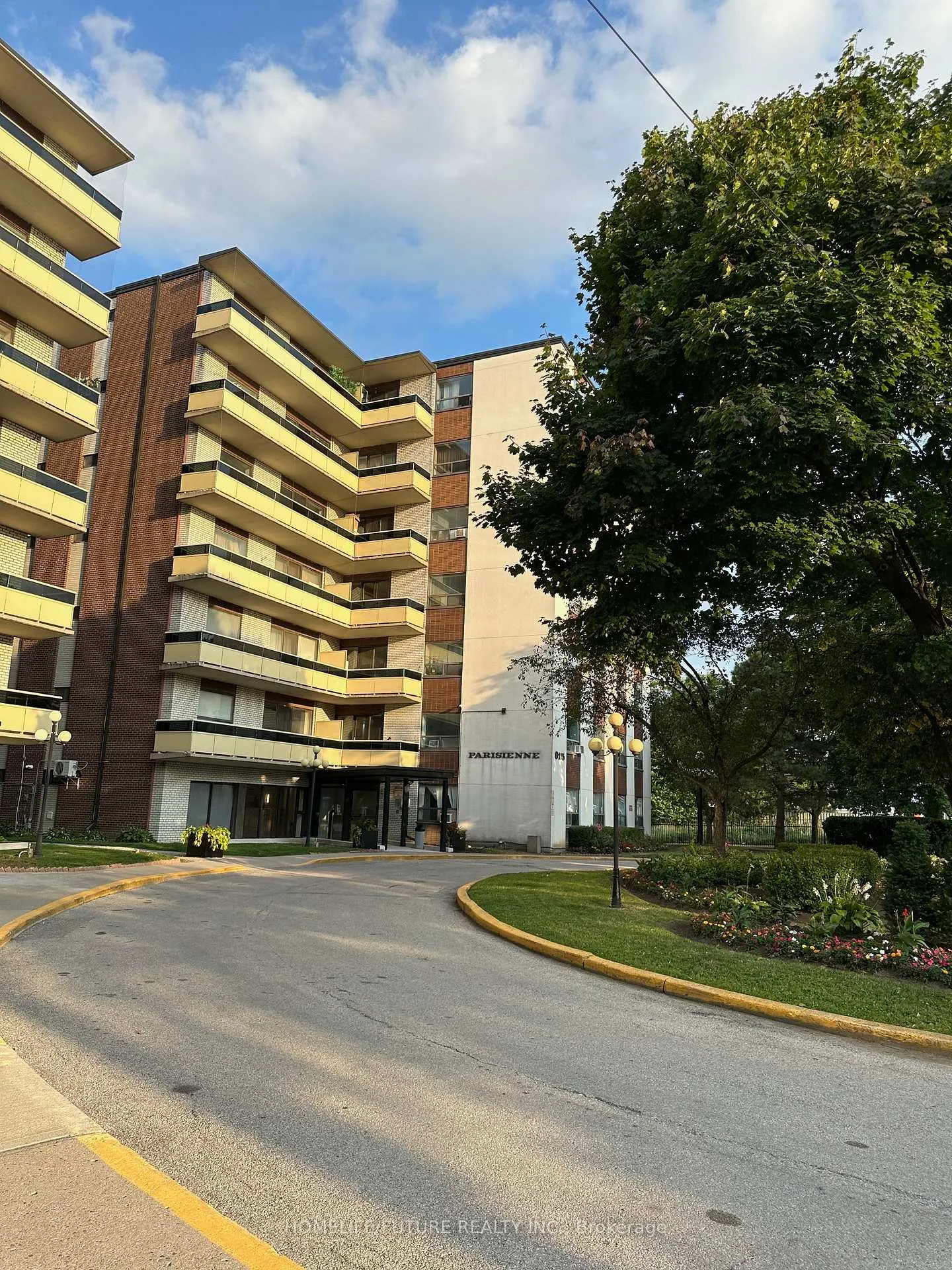 Front of Unit 203, 915 Midland Avenue