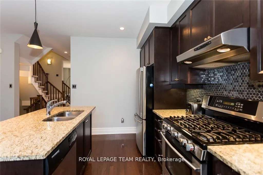 Photo 16 of 100 Applegate Private, Ottawa, West Centre Town — HOMEH