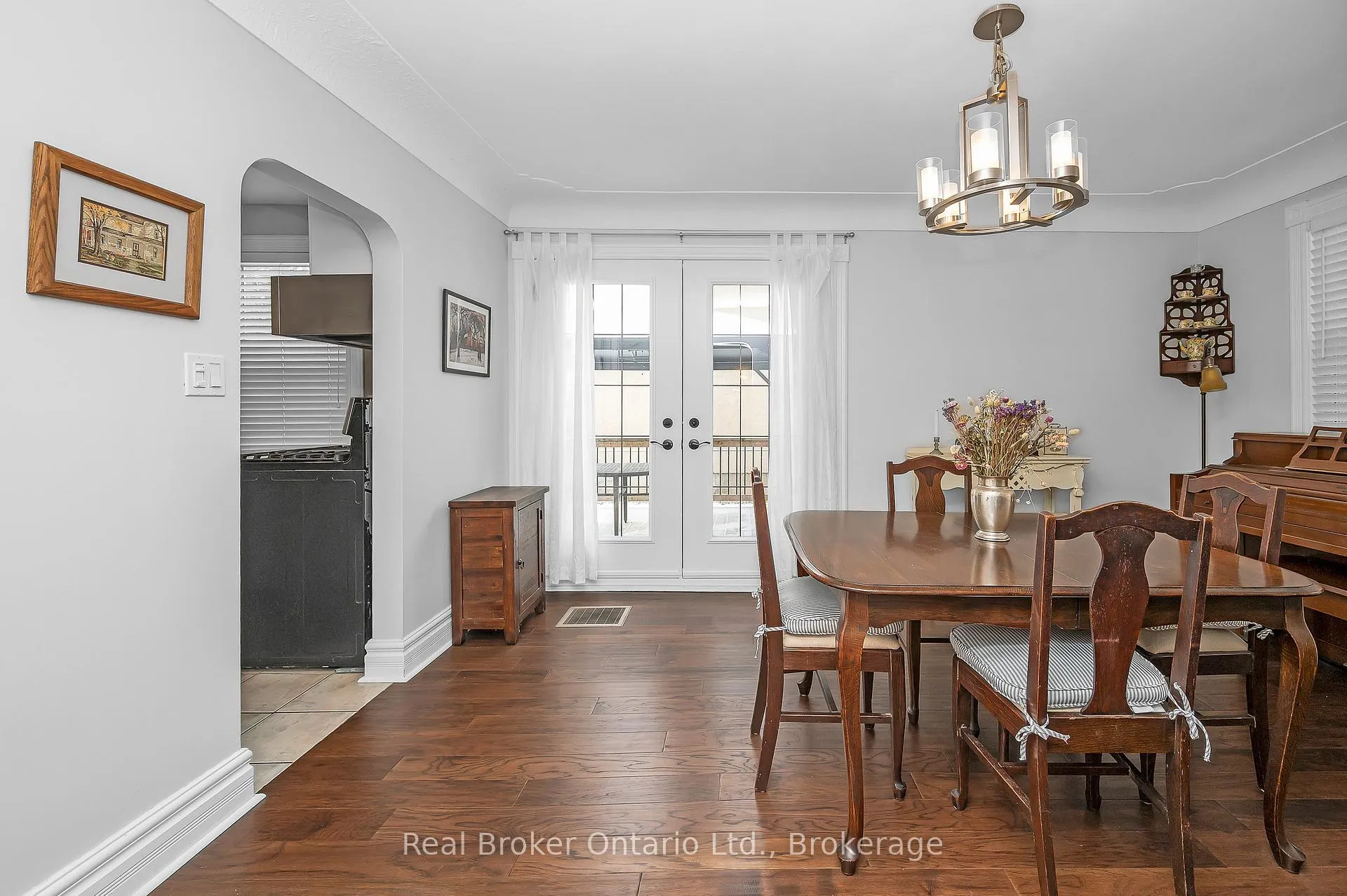Photo 8 of 15 Maple Avenue, Hamilton, Stoney Creek — HOMEH