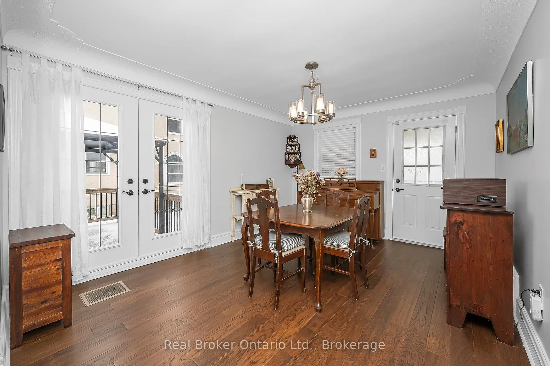 Photo 9 of 15 Maple Avenue, Hamilton, Stoney Creek — HOMEH